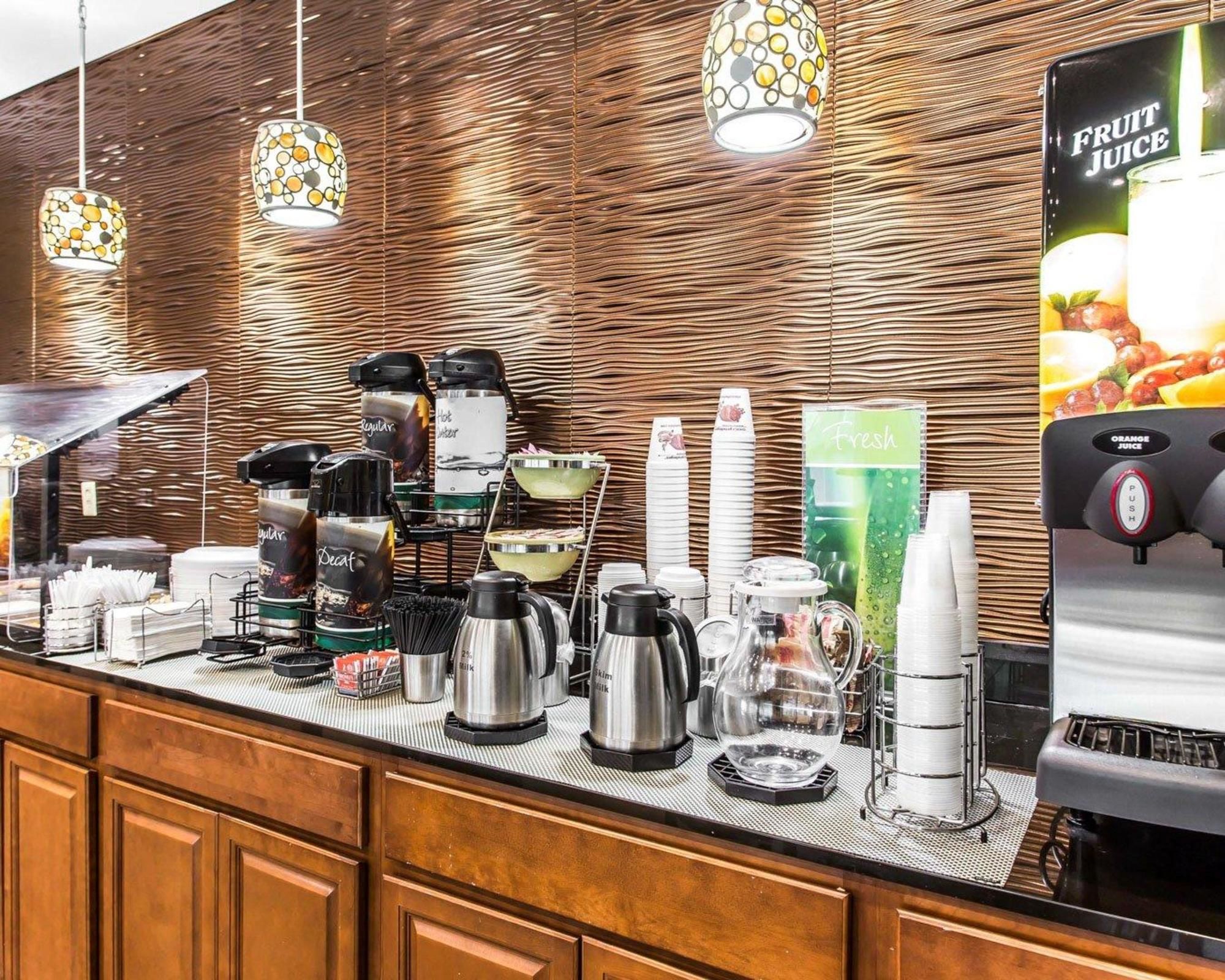 Quality Suites Convention Center