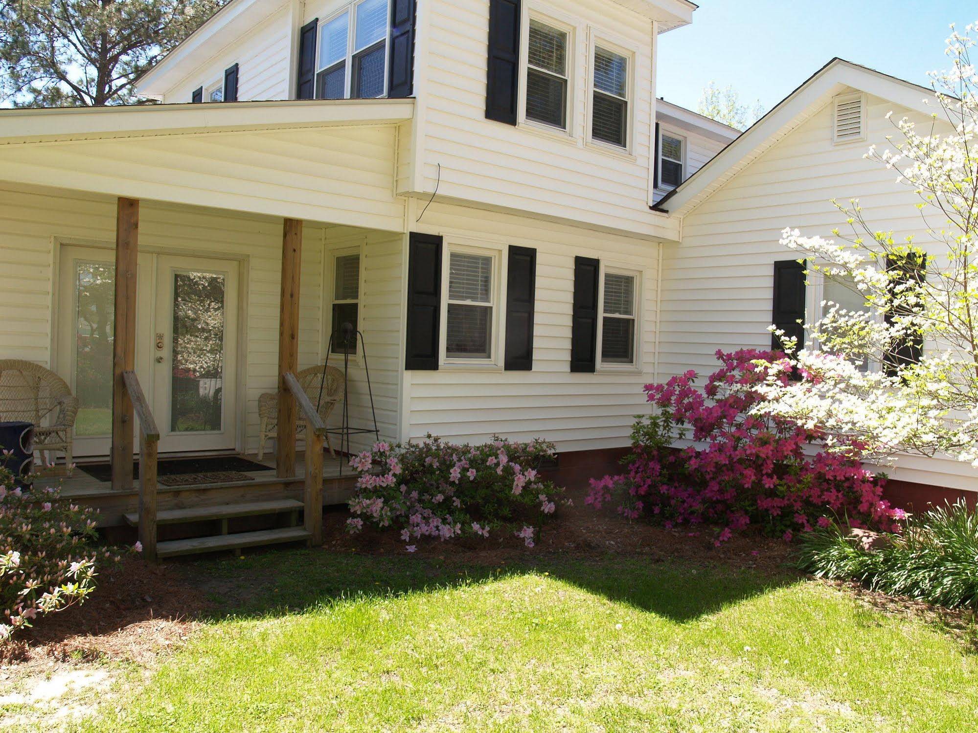 The White House on Freedom Way