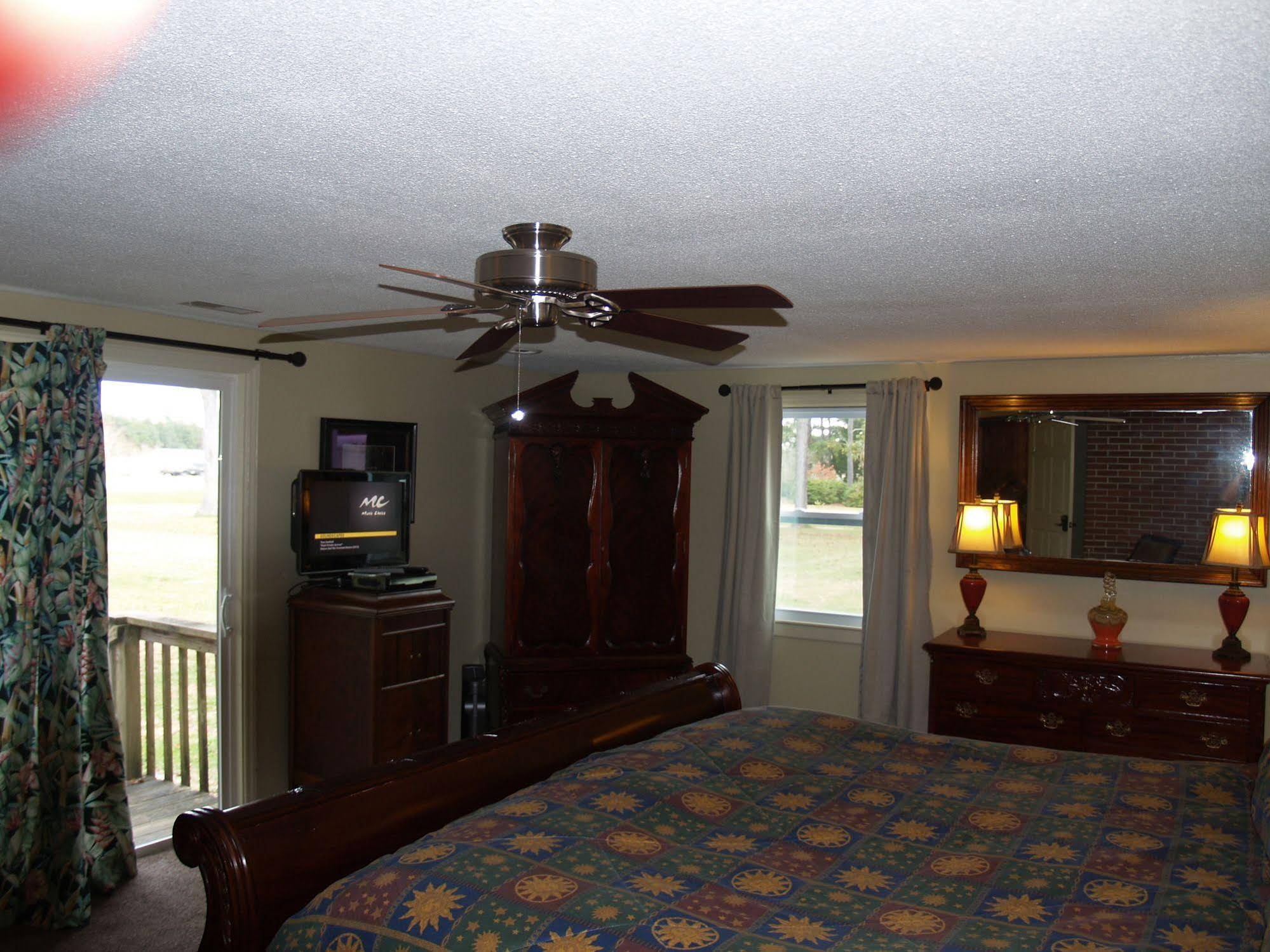 The White House on Freedom Way