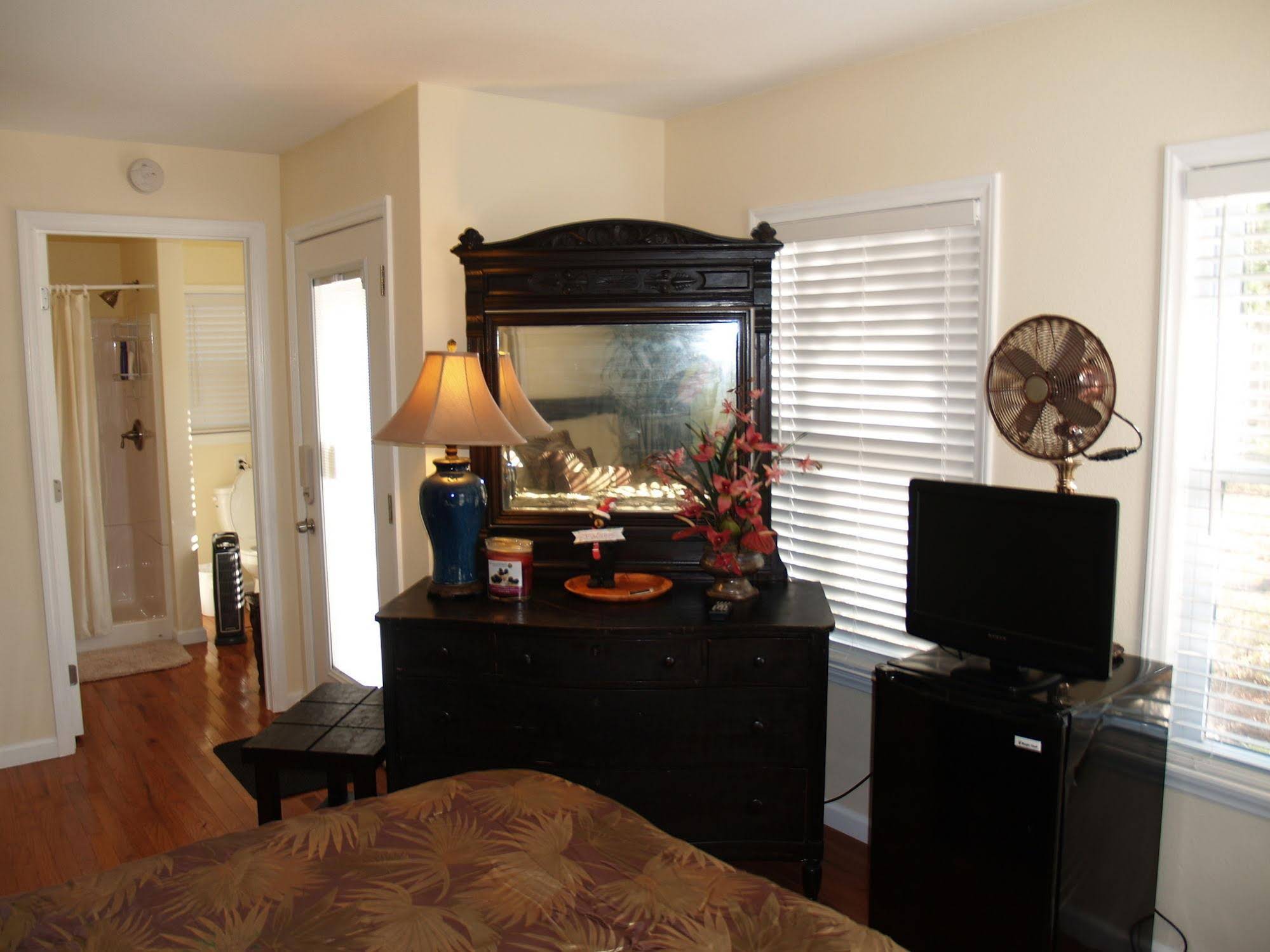 The White House on Freedom Way