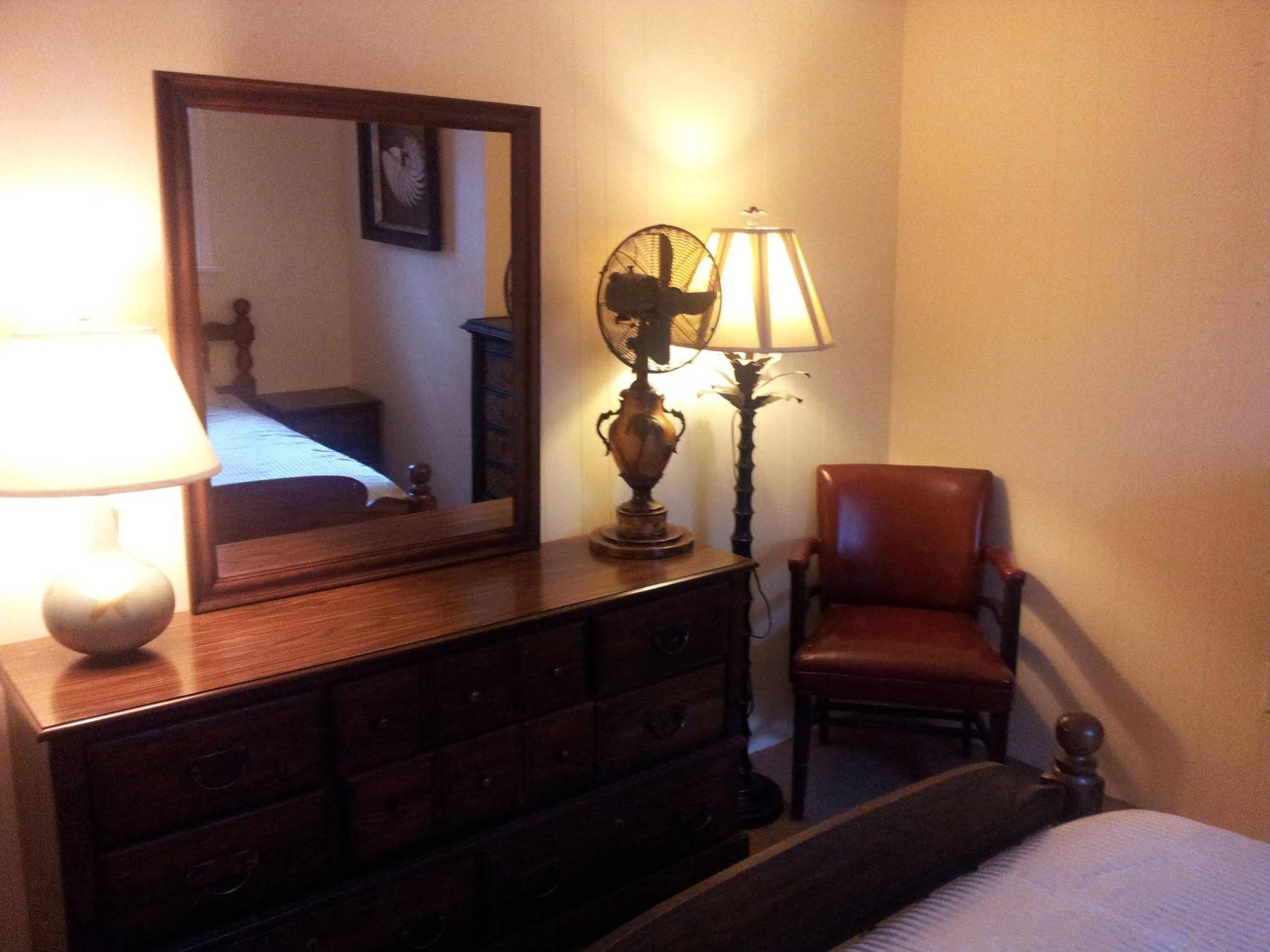 The White House on Freedom Way