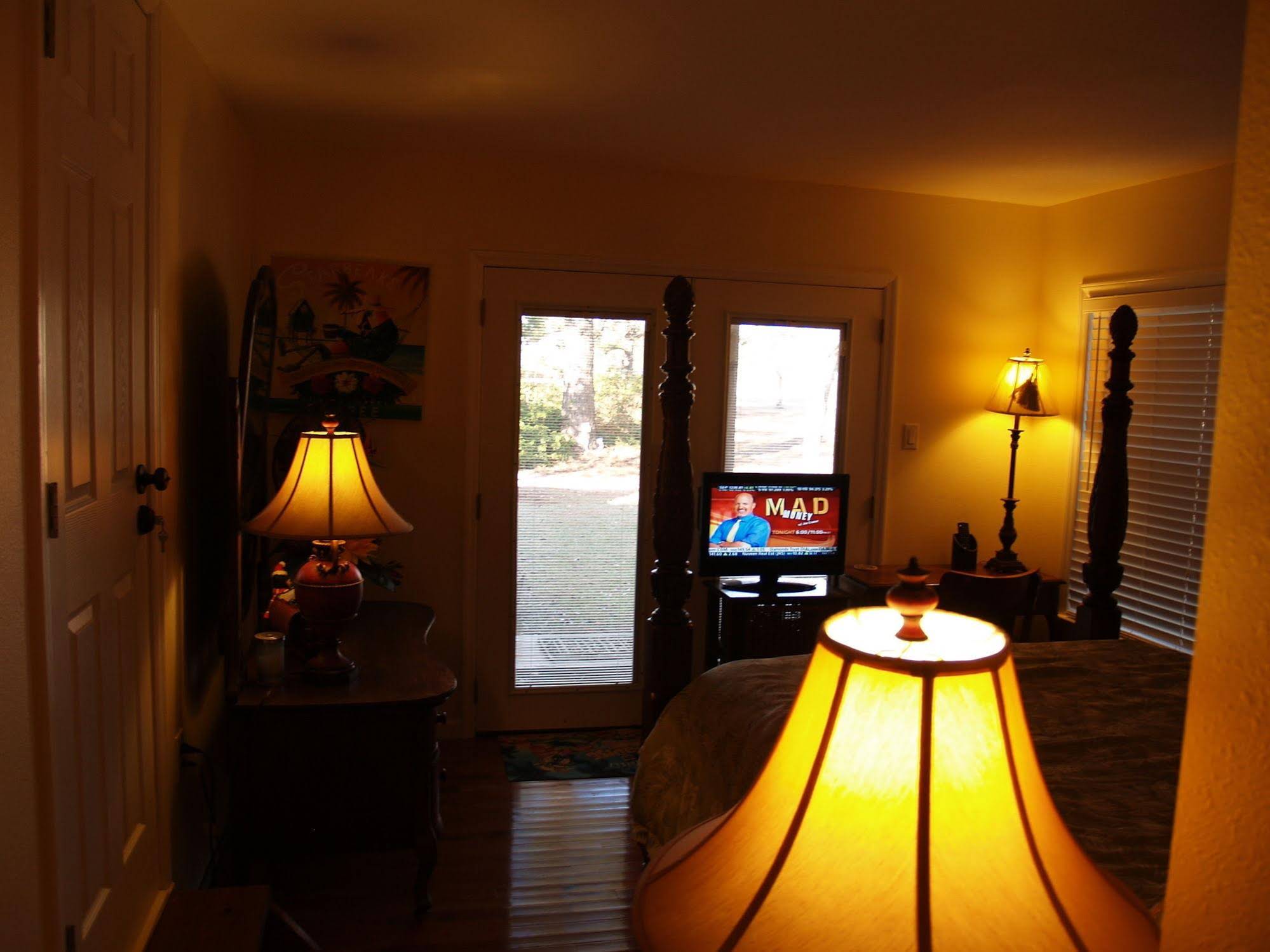 The White House on Freedom Way