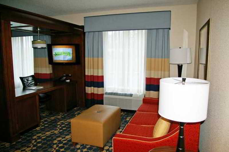 Hampton Inn & Suites Huntersville