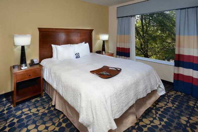 Hampton Inn & Suites Huntersville