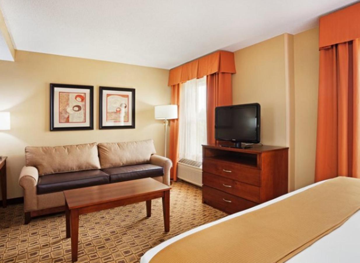 Comfort Suites Near Birkdale Village- Huntersville