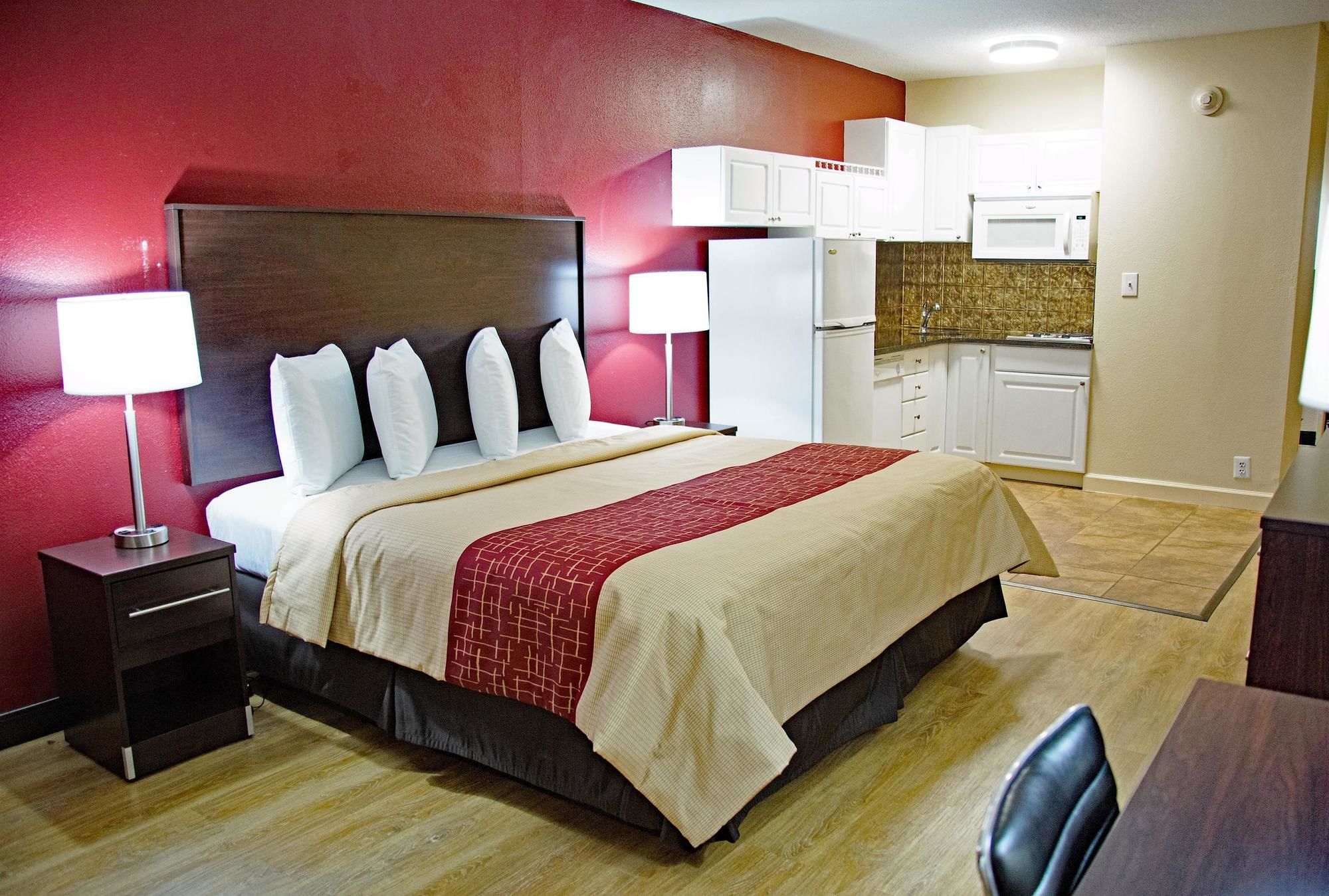 Red Roof Inn & Suites Jacksonville
