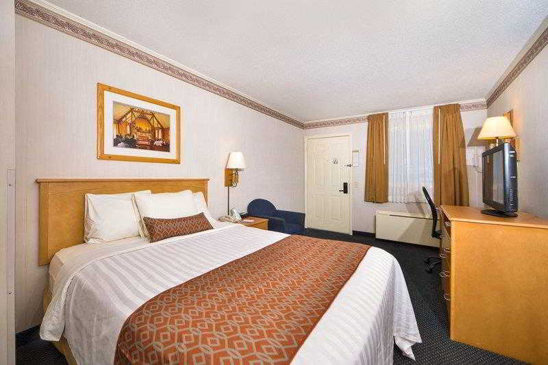 Days Inn by Wyndham West Jefferson