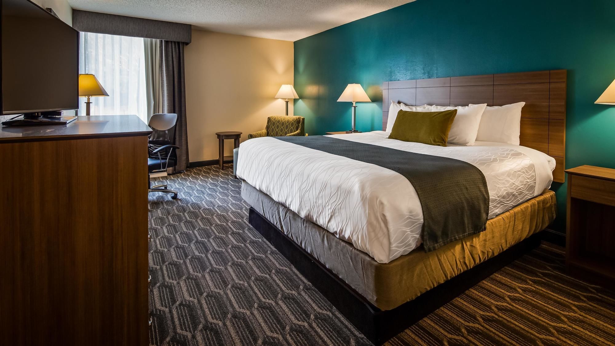 Best Western Plus Yadkin Valley Inn & Suites