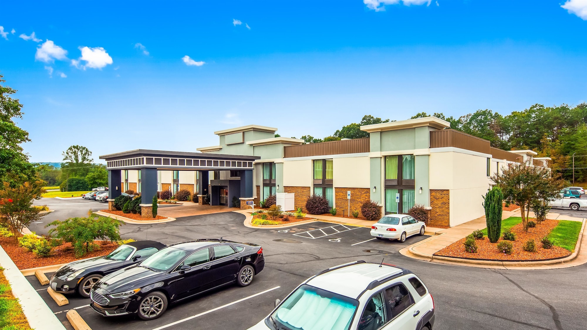 Best Western Plus Yadkin Valley Inn & Suites