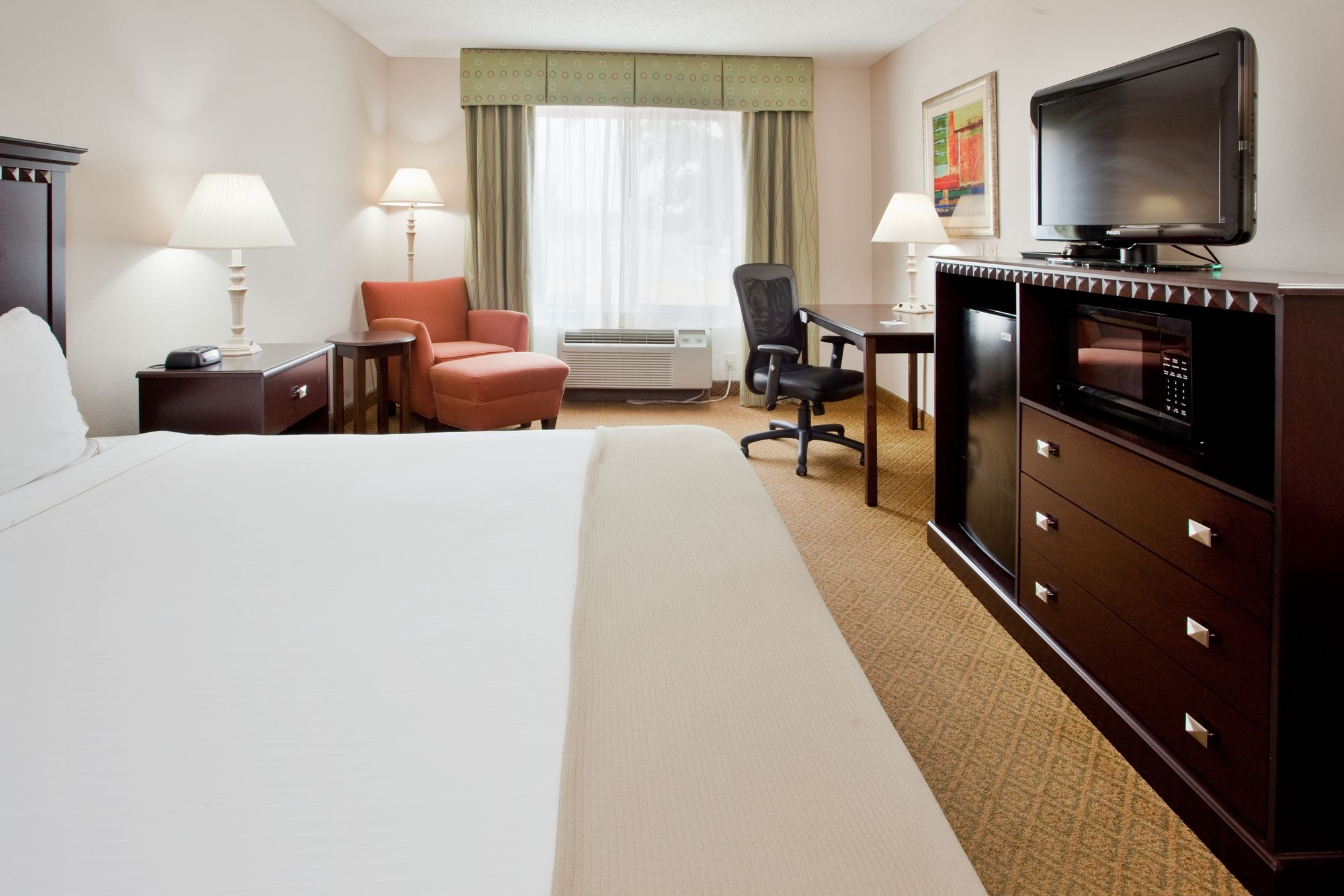 Holiday Inn Express & Suites Kinston