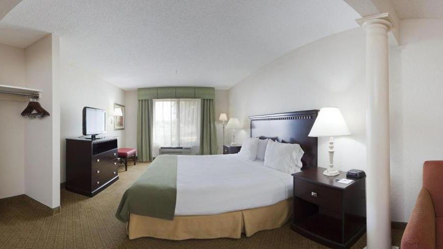 Holiday Inn Express & Suites Kinston