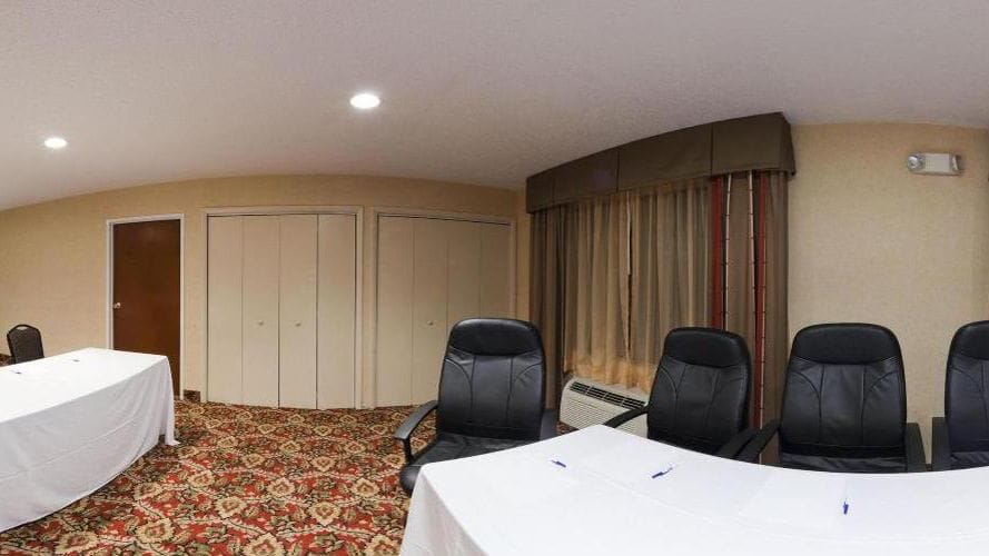 Holiday Inn Express & Suites Kinston