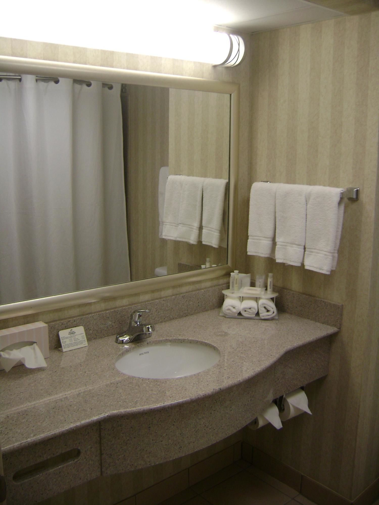 Holiday Inn Express & Suites Kinston