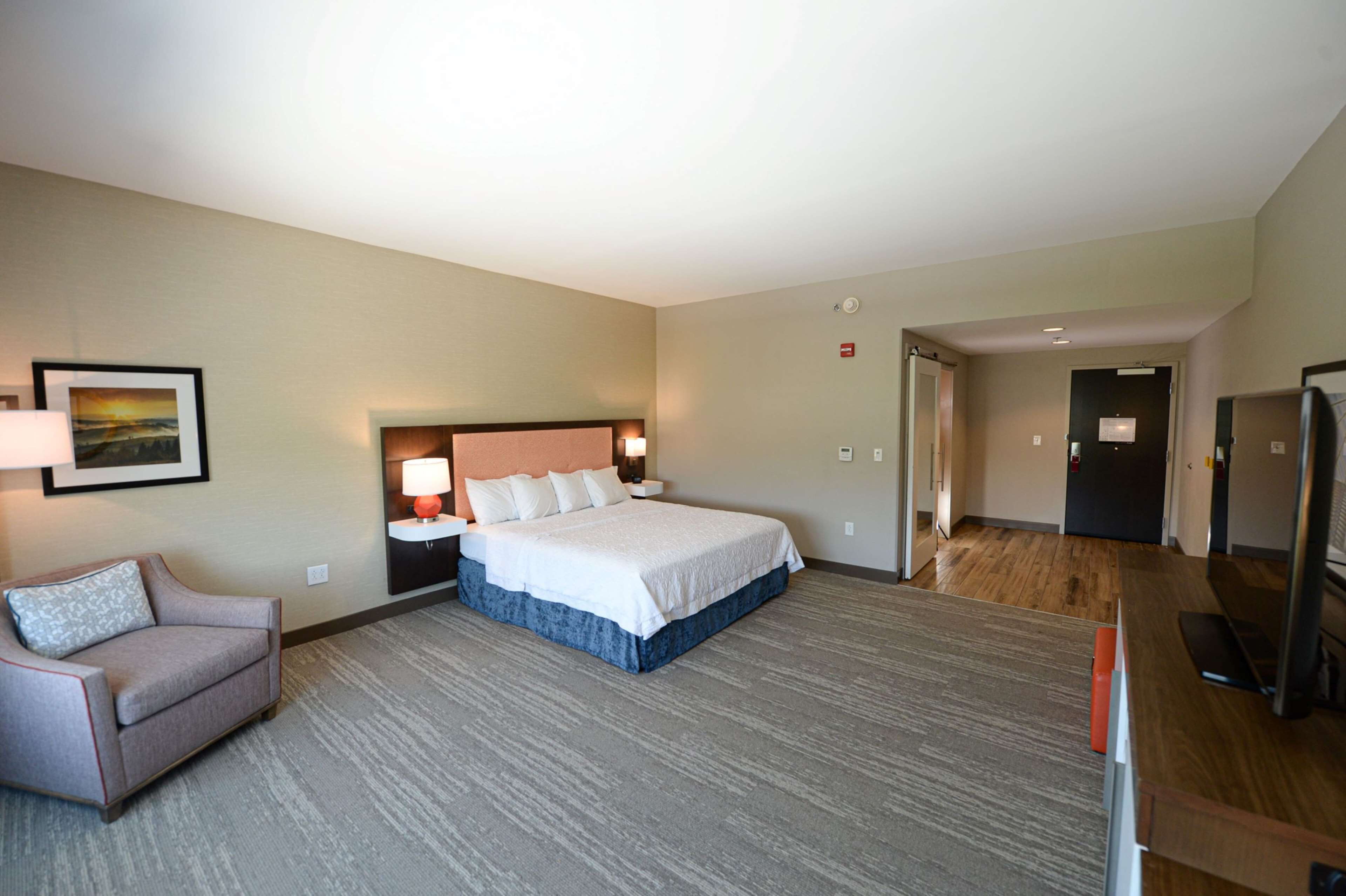 Hampton Inn & Suites Lenoir