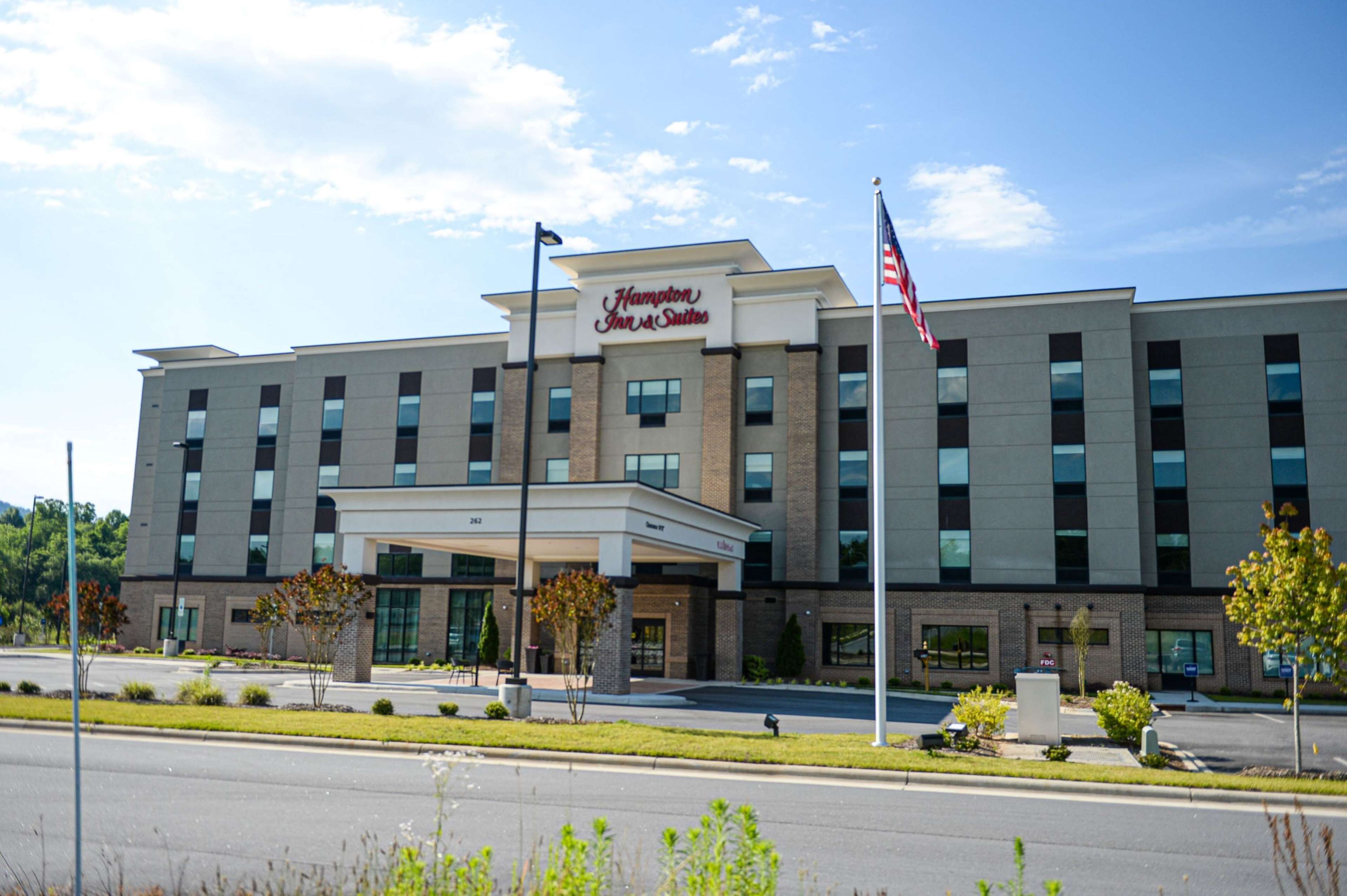 Hampton Inn & Suites Lenoir