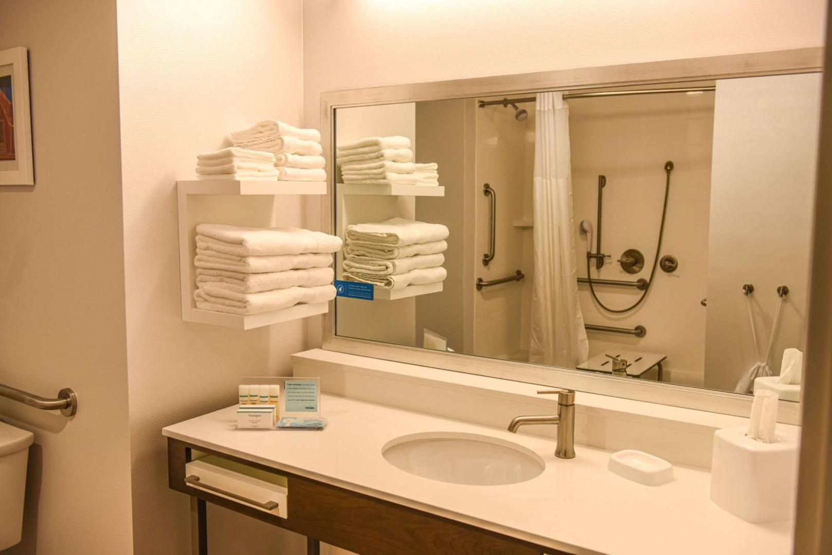 Hampton Inn & Suites Lenoir