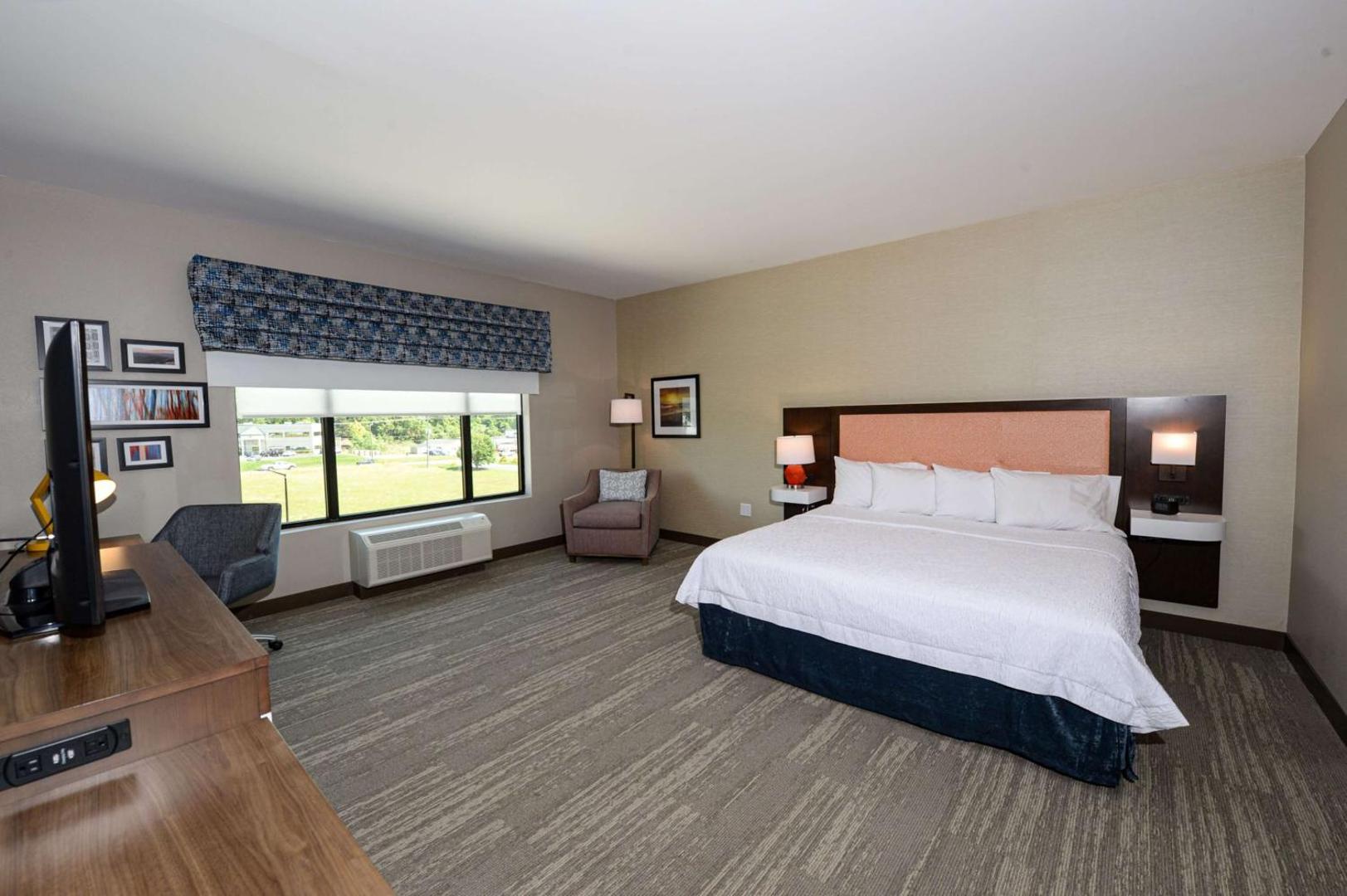 Hampton Inn & Suites Lenoir