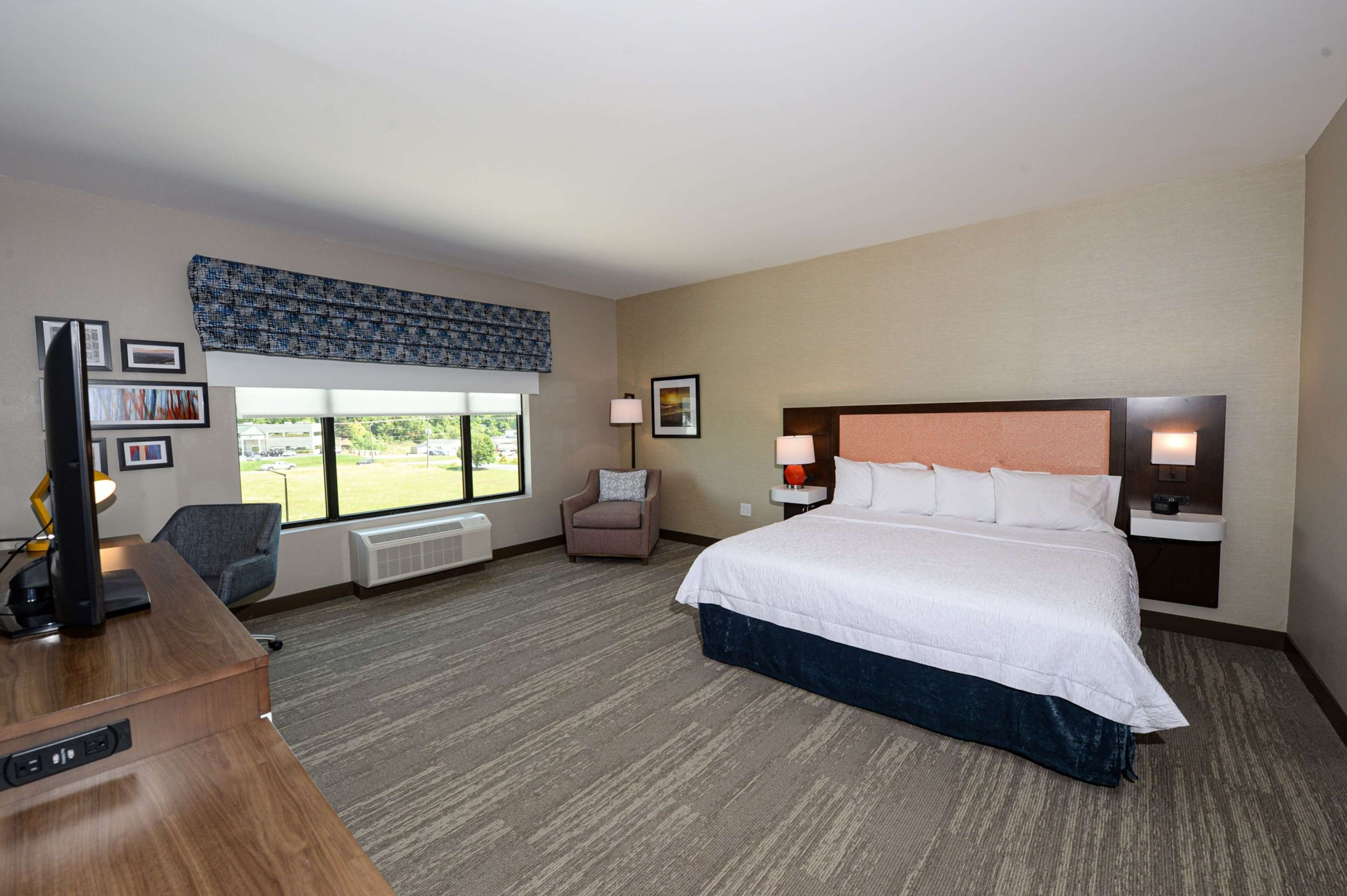 Hampton Inn & Suites Lenoir