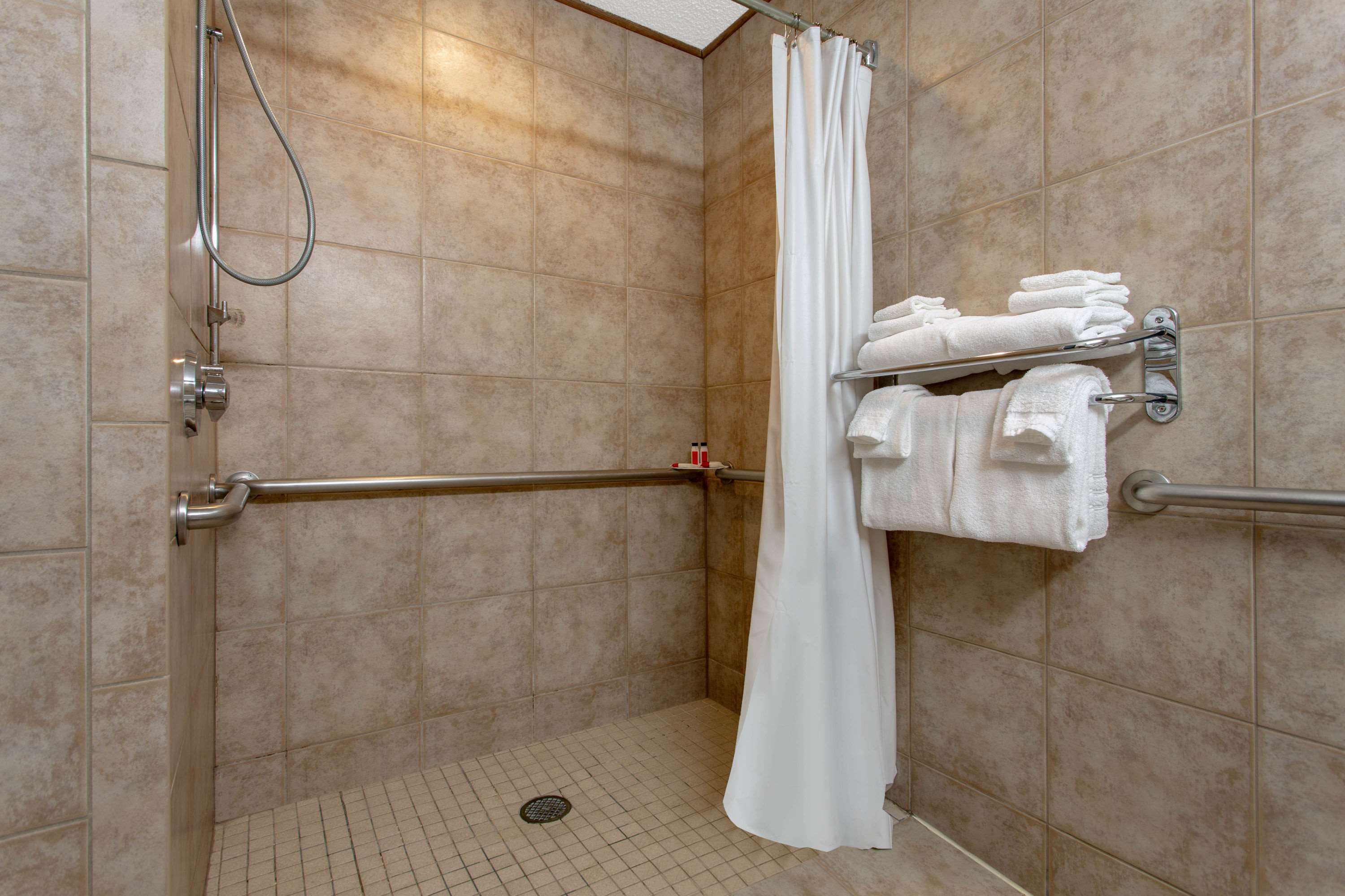 Microtel Inn & Suites by Wyndham Lillington / Campbell Univ