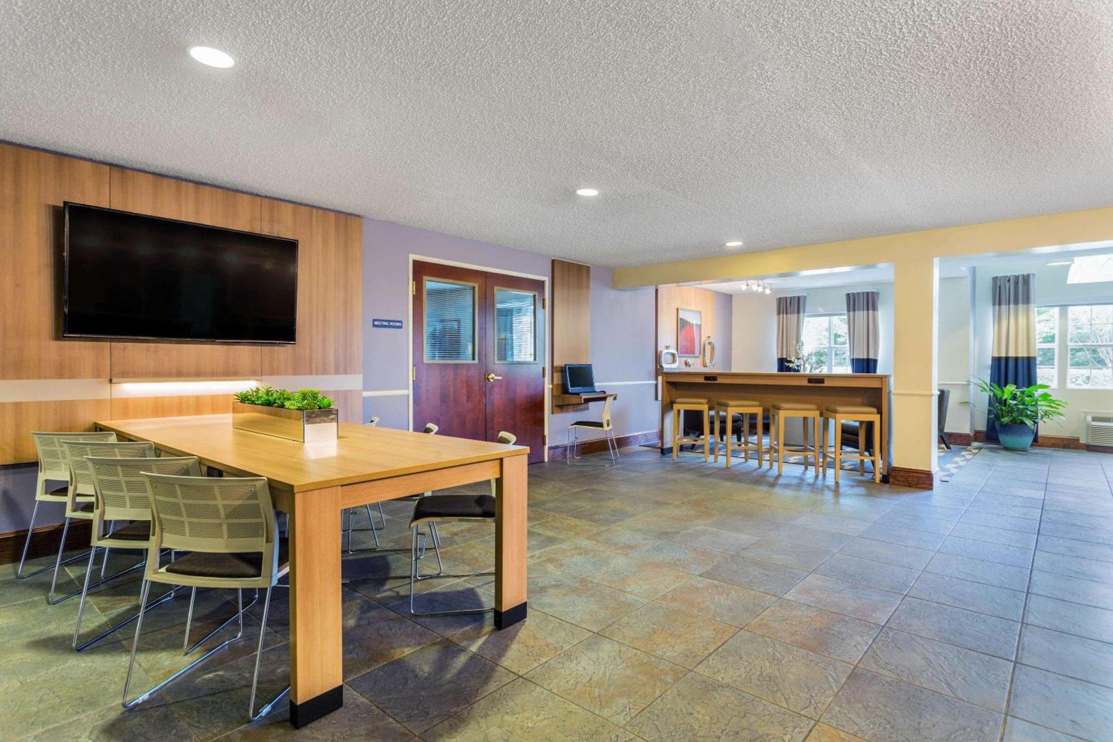 Microtel Inn & Suites by Wyndham Lillington / Campbell Univ