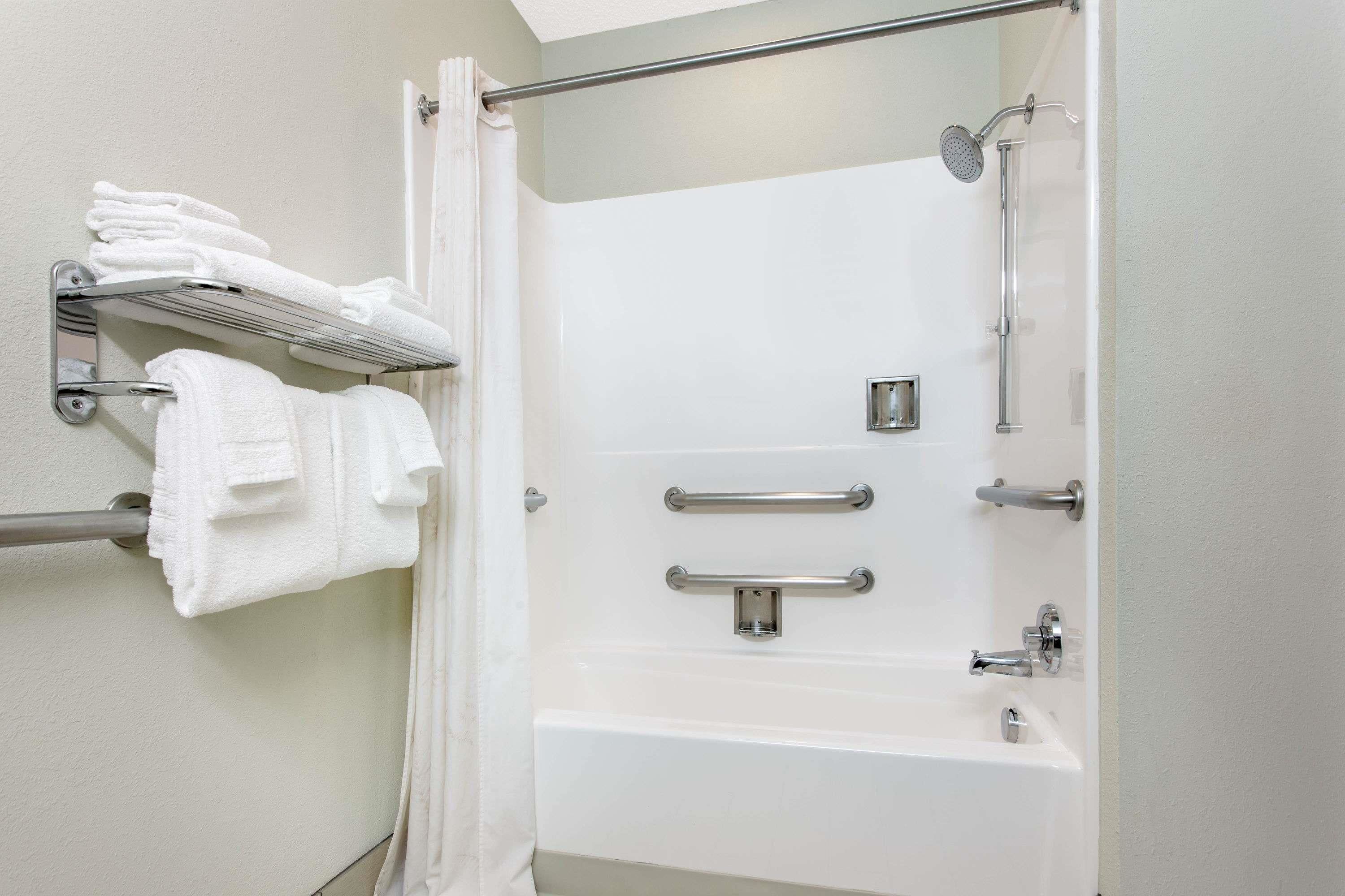 Microtel Inn & Suites by Wyndham Lillington / Campbell Univ