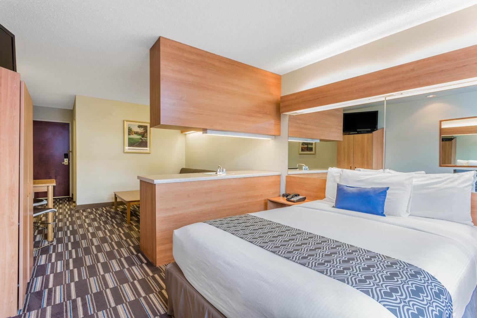 Microtel Inn & Suites by Wyndham Lillington / Campbell Univ