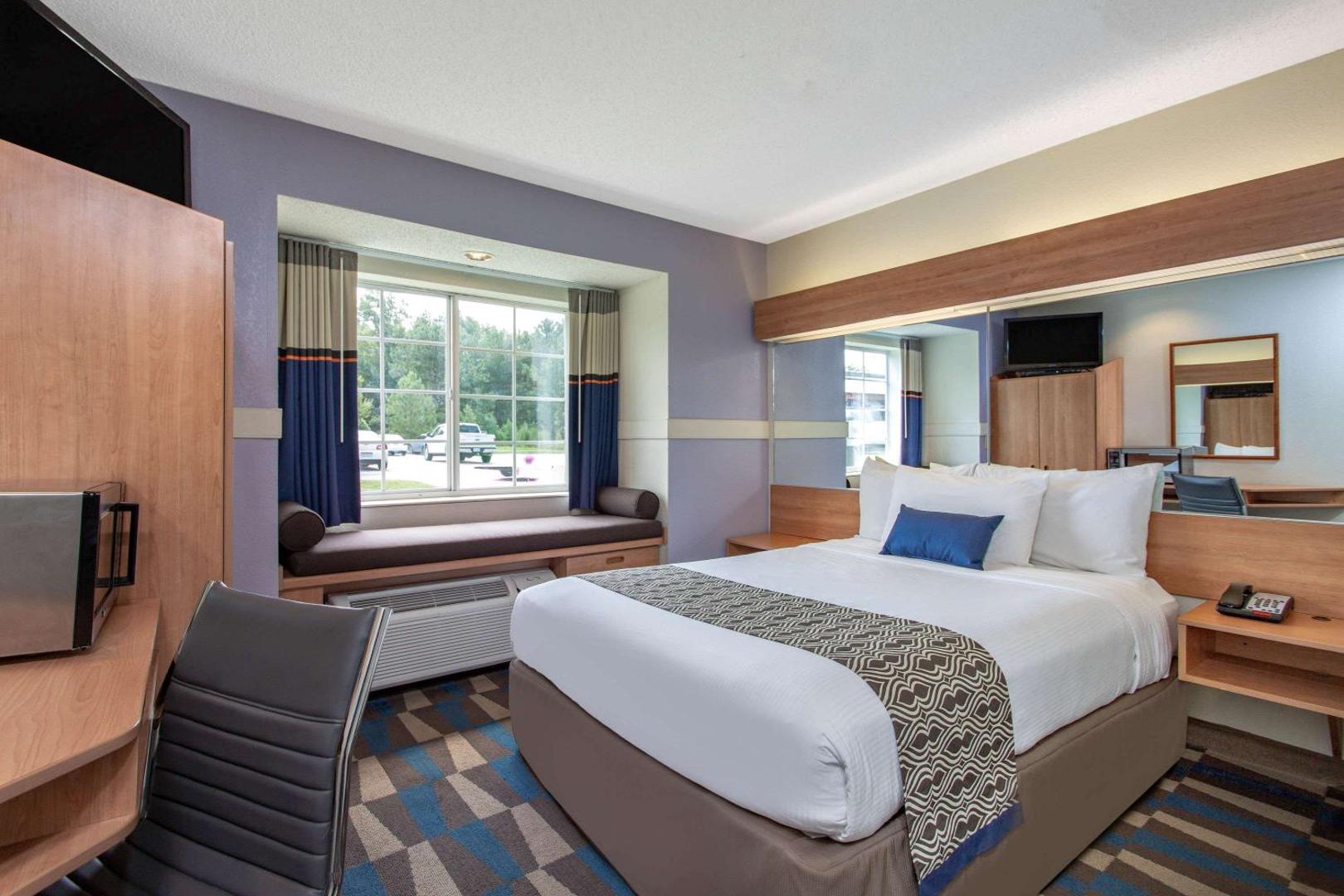 Microtel Inn & Suites by Wyndham Lillington / Campbell Univ