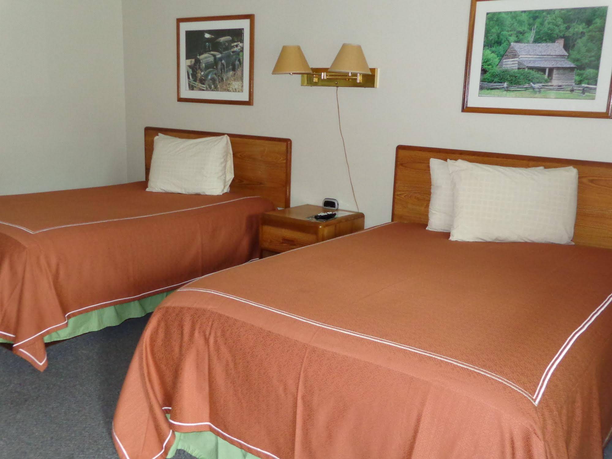 A Holiday Motel Maggie Valley