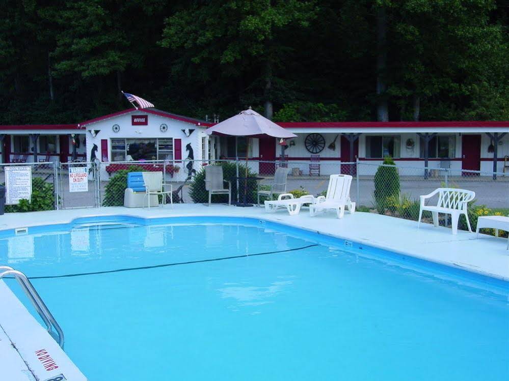 A Holiday Motel Maggie Valley