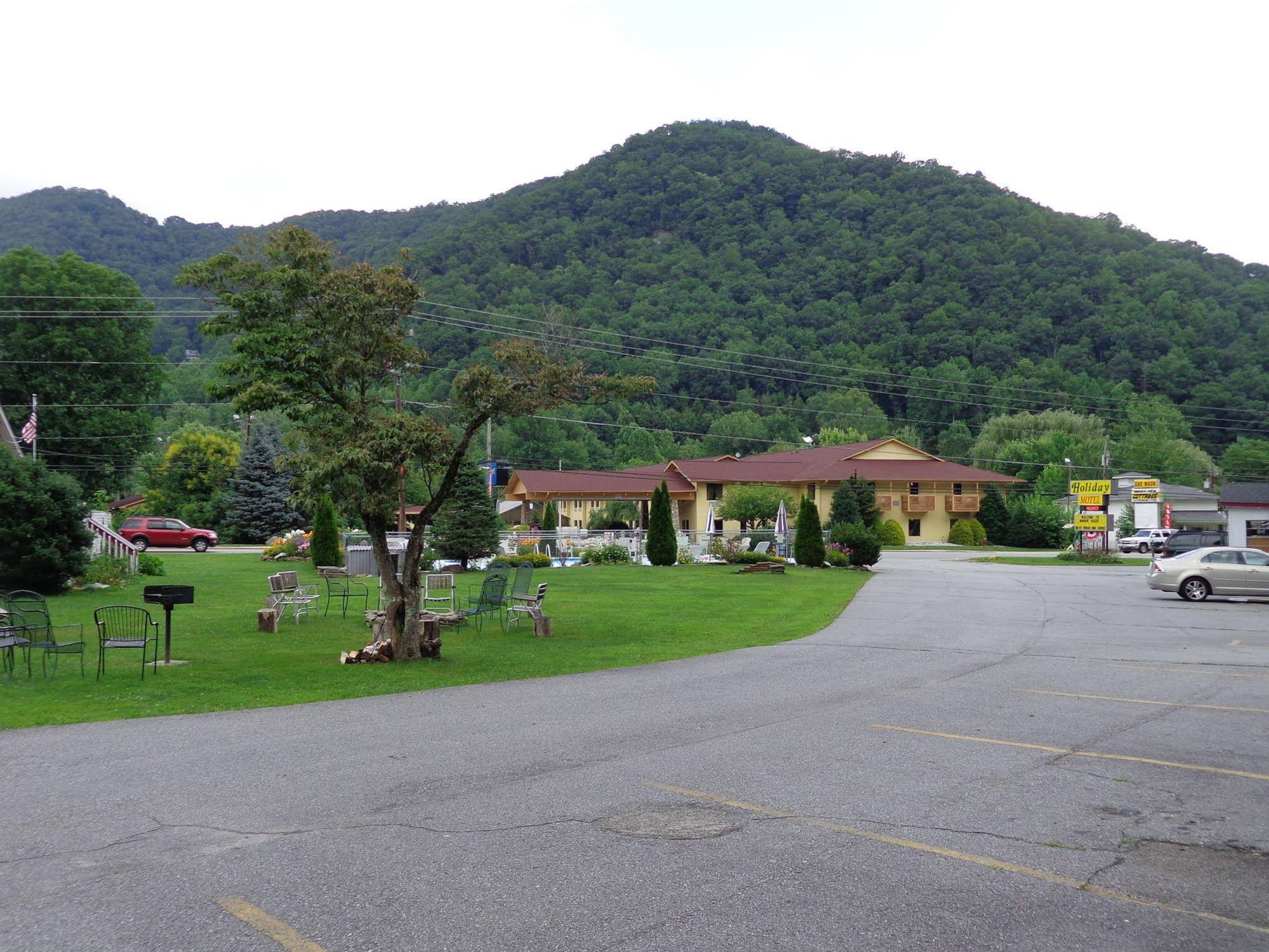 A Holiday Motel Maggie Valley