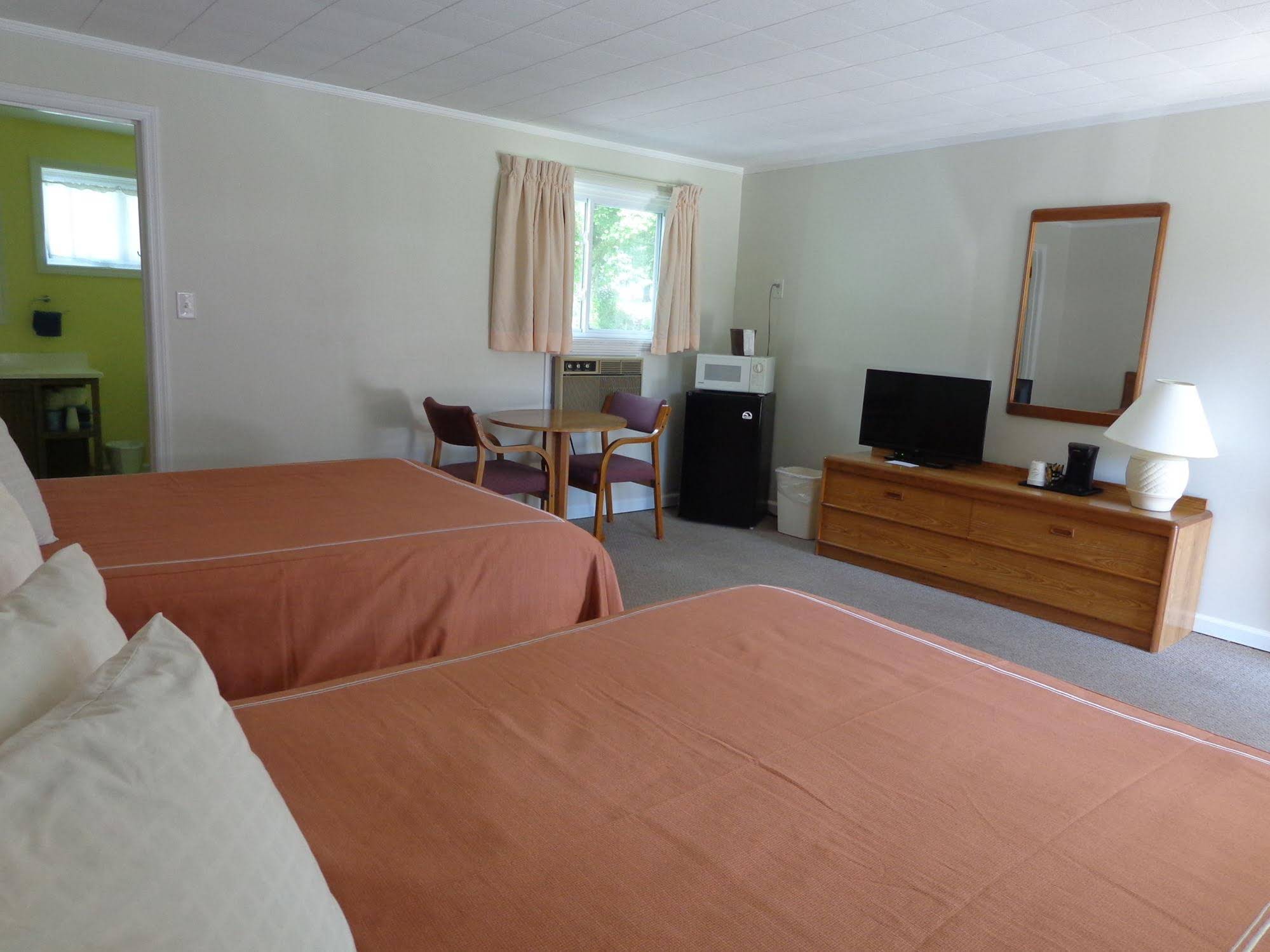 A Holiday Motel Maggie Valley