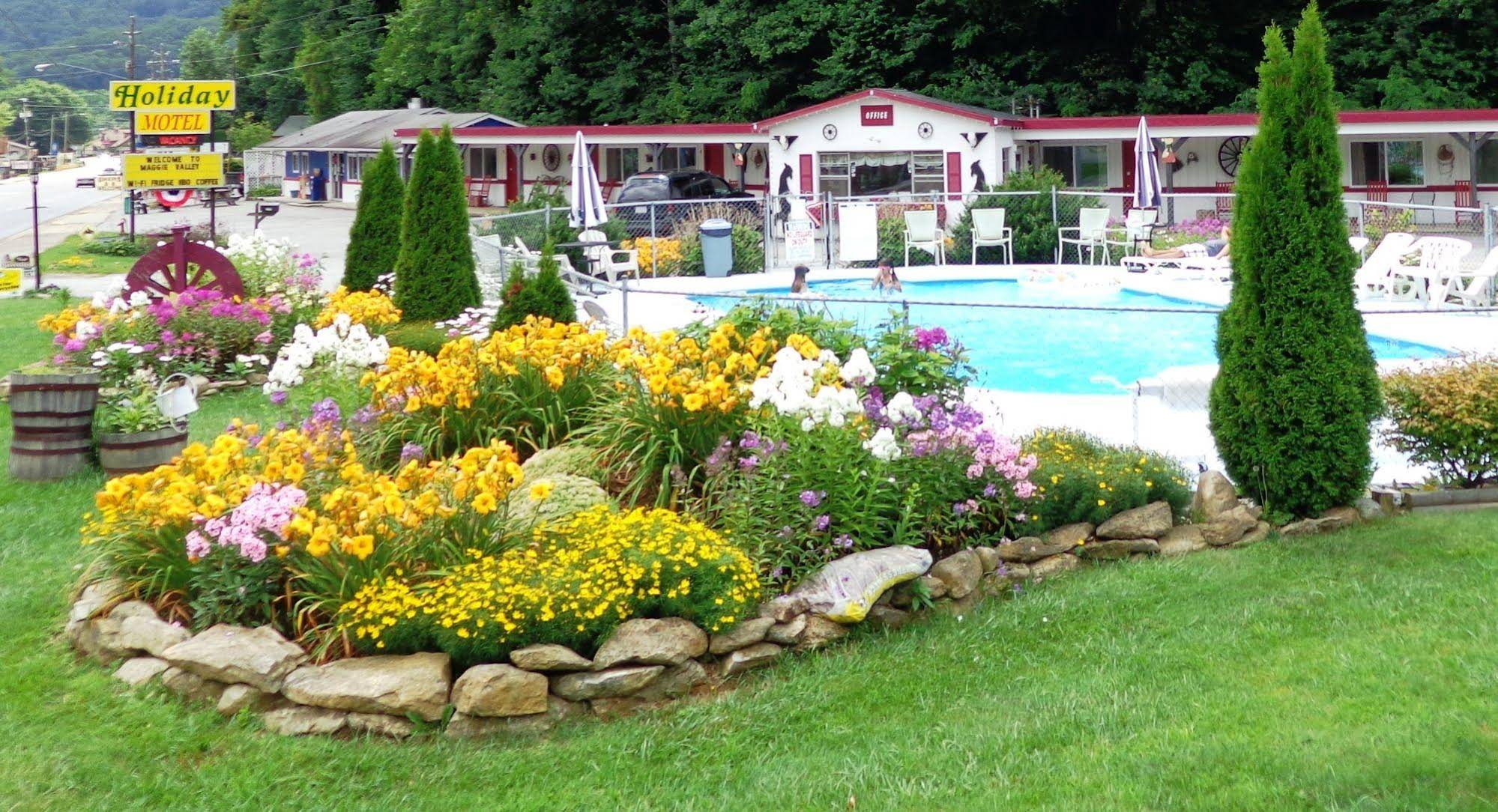 A Holiday Motel Maggie Valley