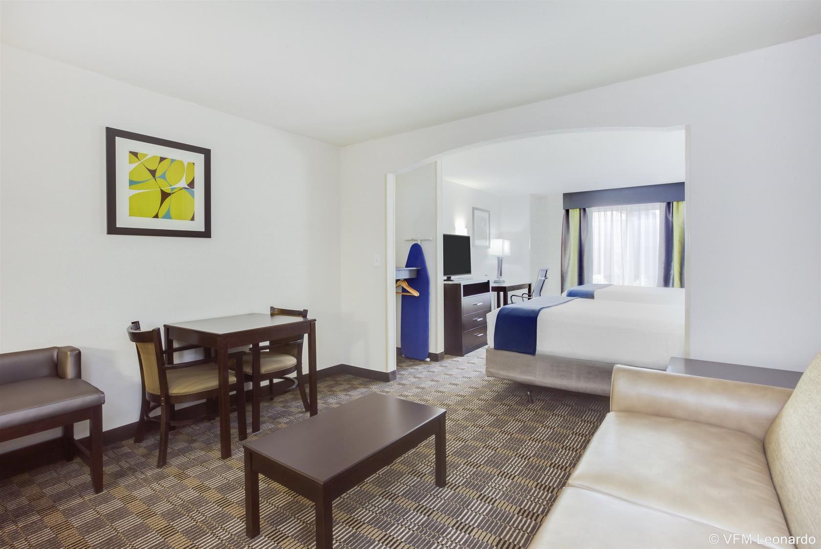 Holiday Inn Express & Suites Mebane