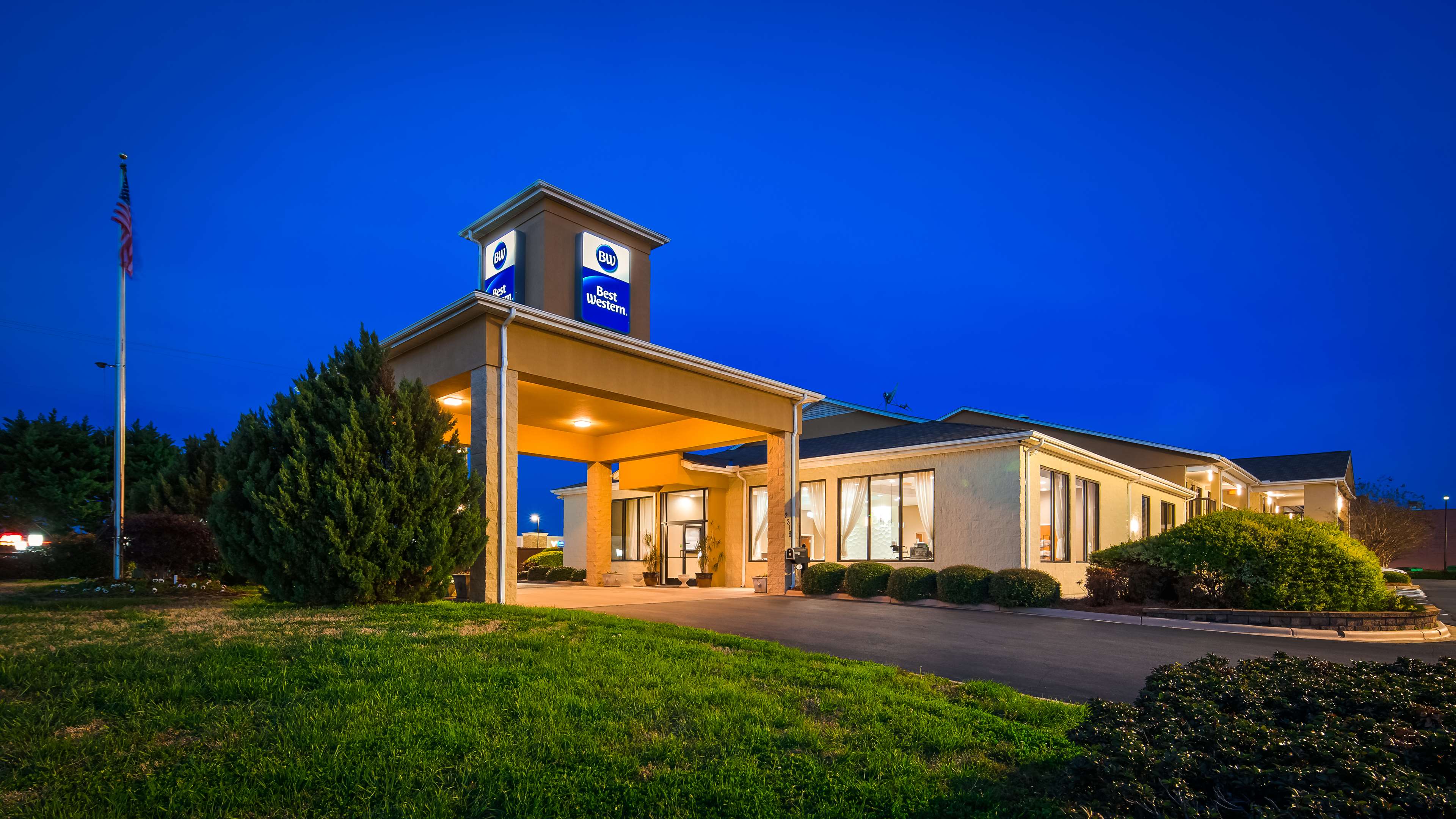Best Western Inn & Suites - Monroe