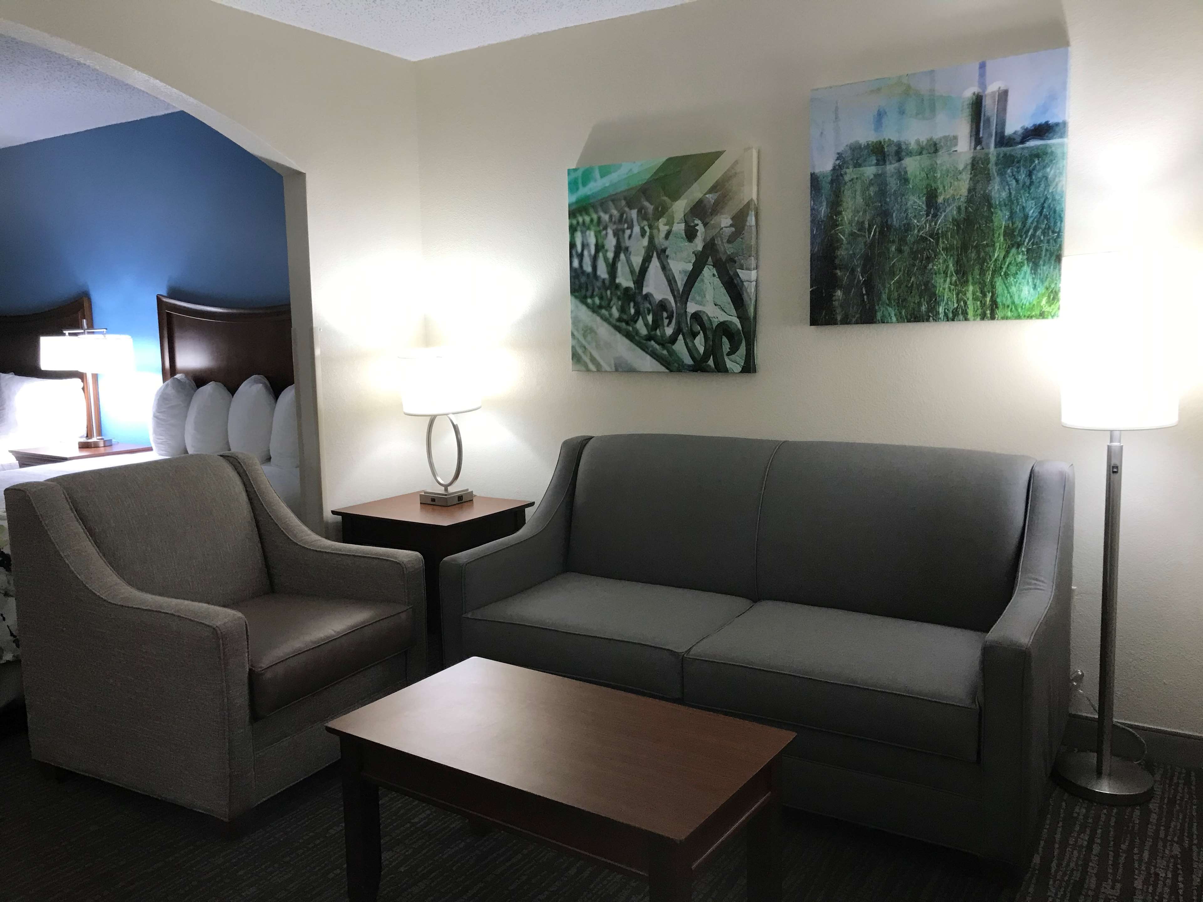 Best Western Inn & Suites - Monroe