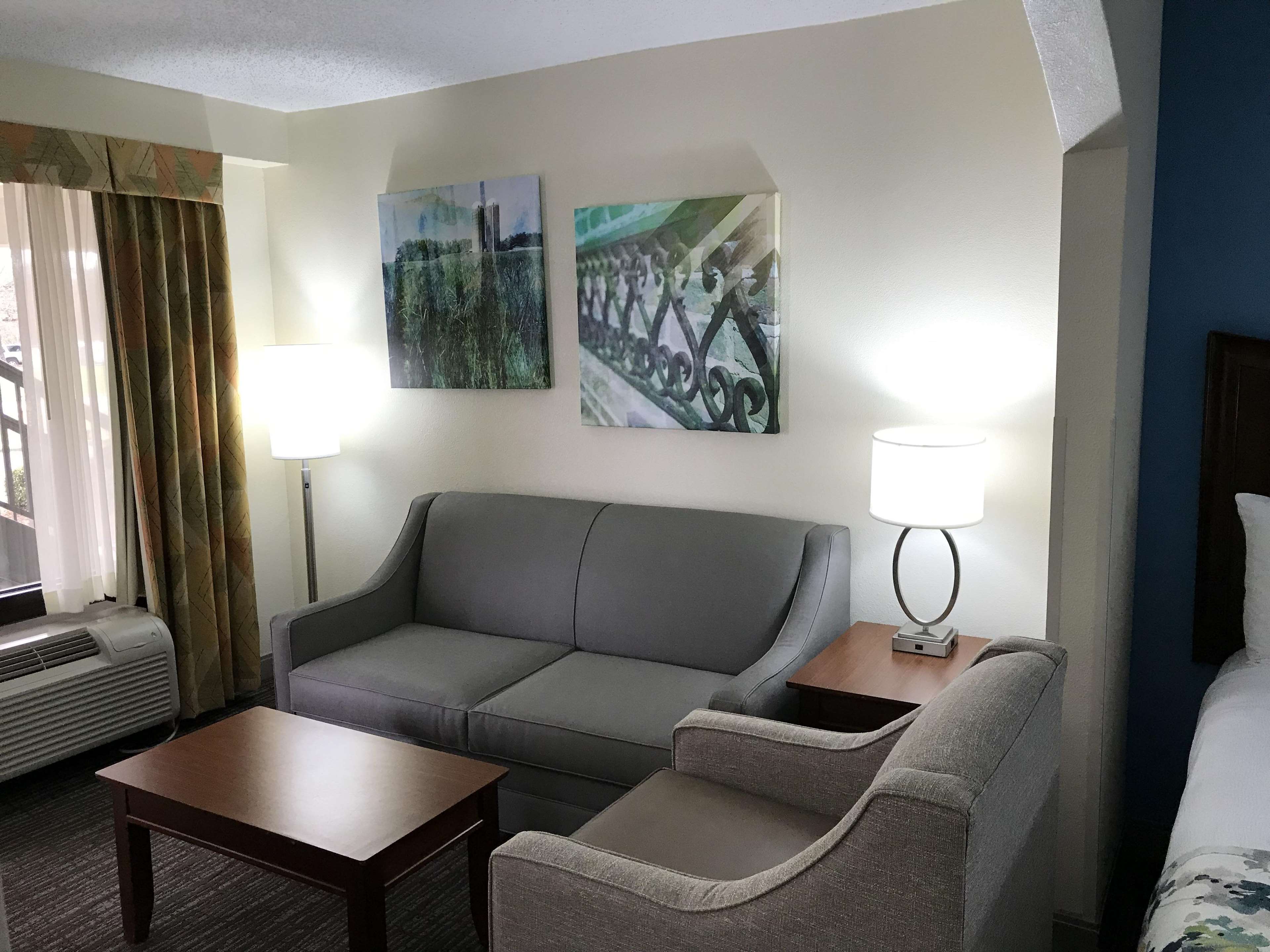 Best Western Inn & Suites - Monroe