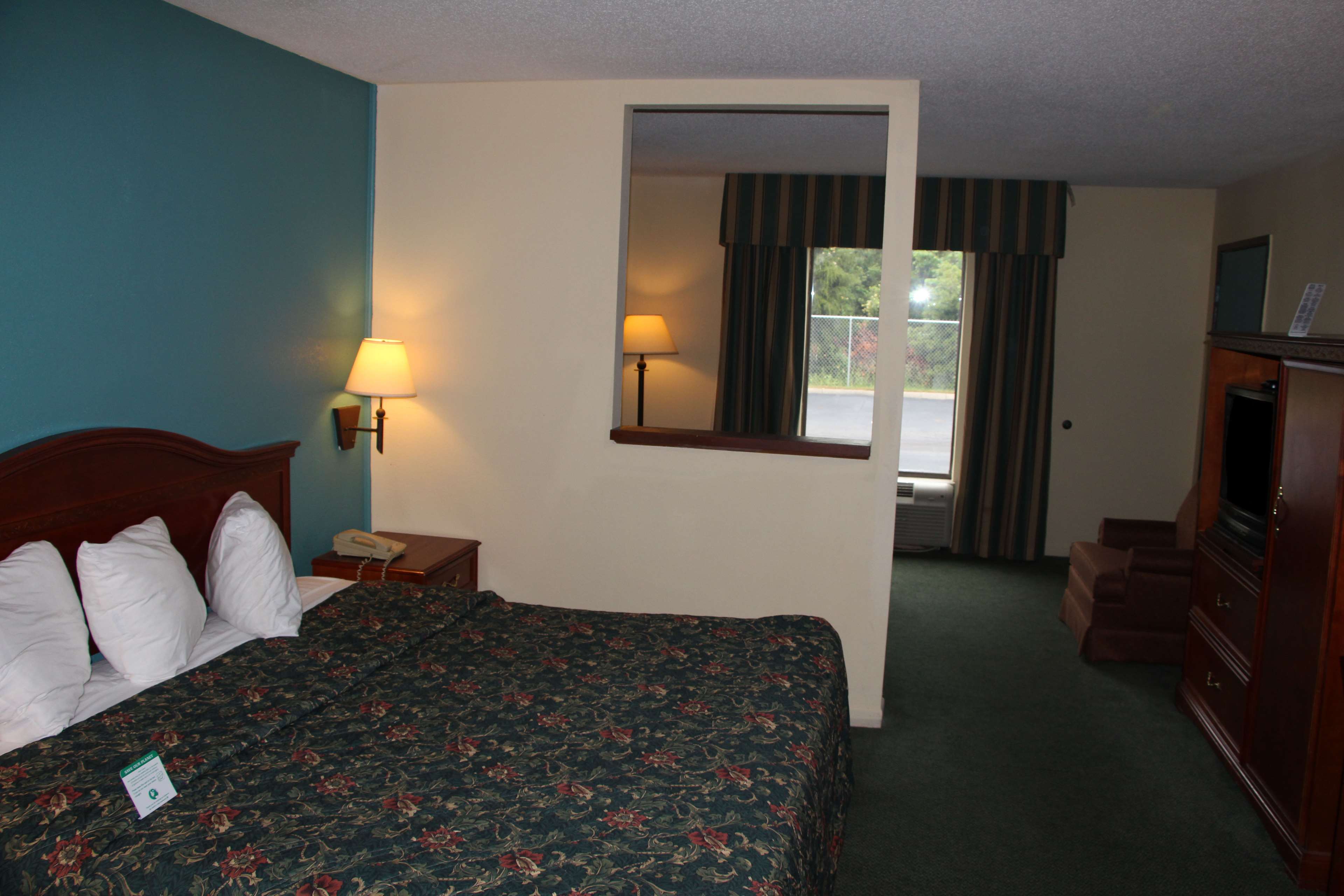 Red Roof Inn & Suites Monroe, NC