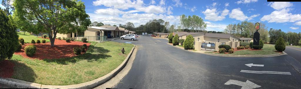 Super 8 by Wyndham Monroe