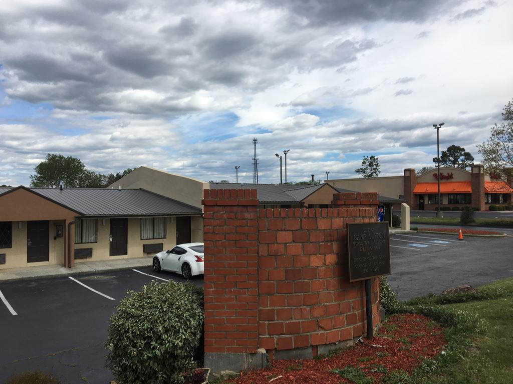 Super 8 by Wyndham Monroe