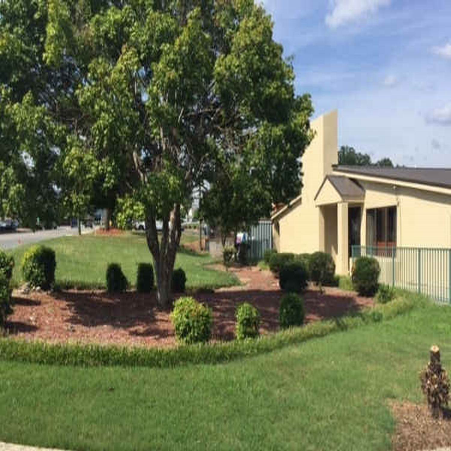 Super 8 by Wyndham Monroe