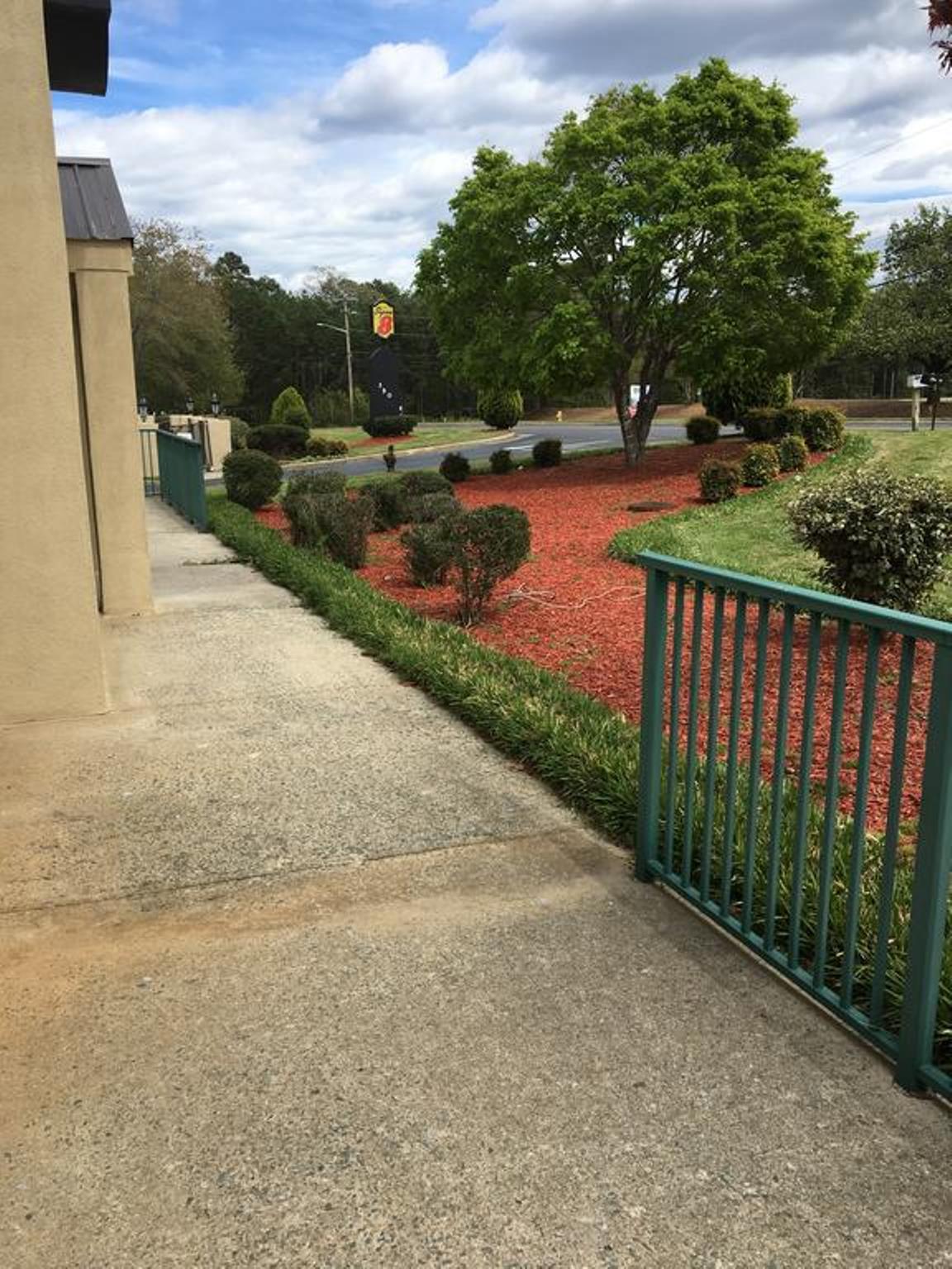 Super 8 by Wyndham Monroe