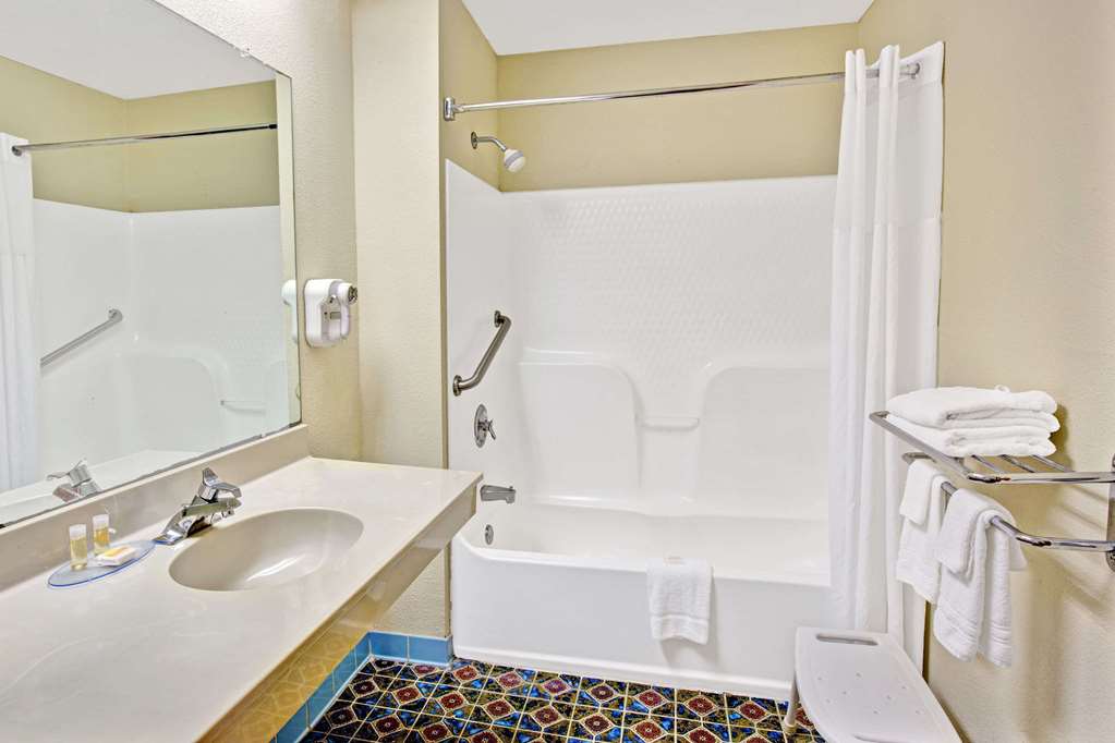 Days Inn by Wyndham Mooresville Lake Norman