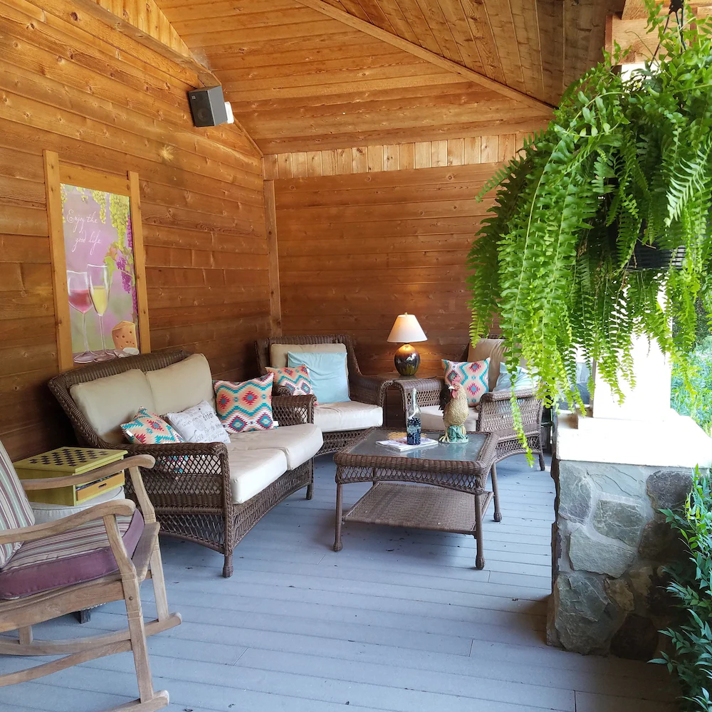 Silly Chickens Lodge