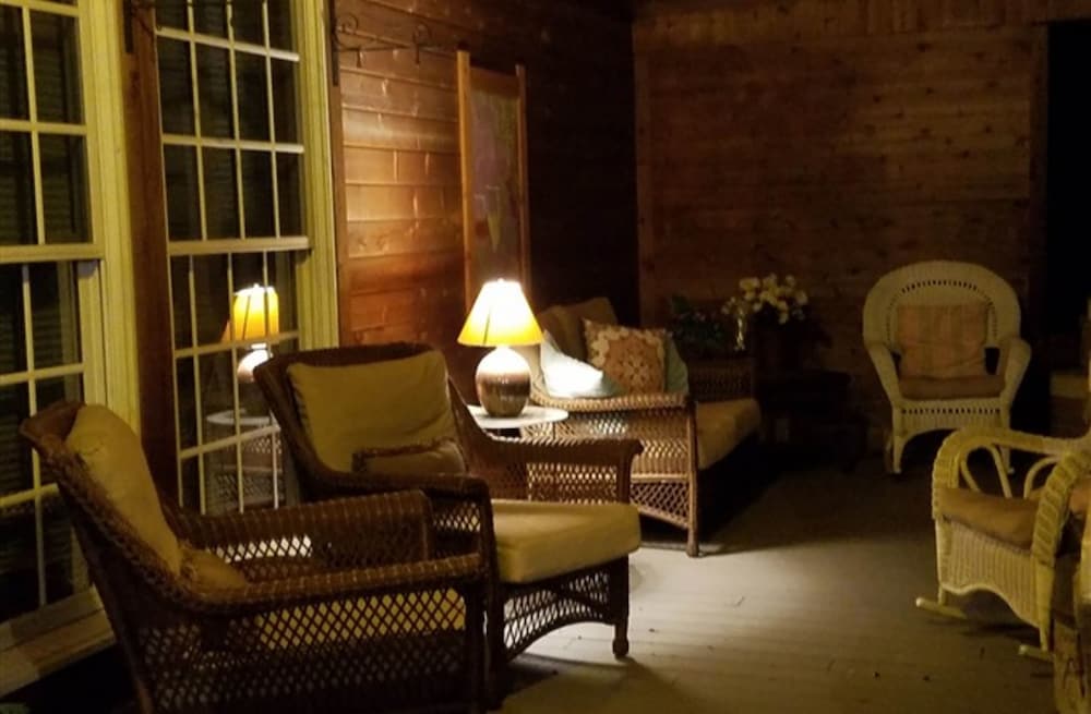Silly Chickens Lodge