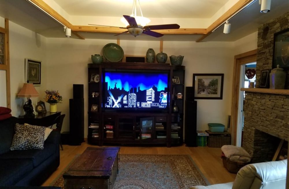 Silly Chickens Lodge