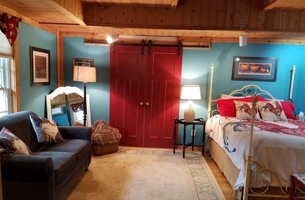 Silly Chickens Lodge