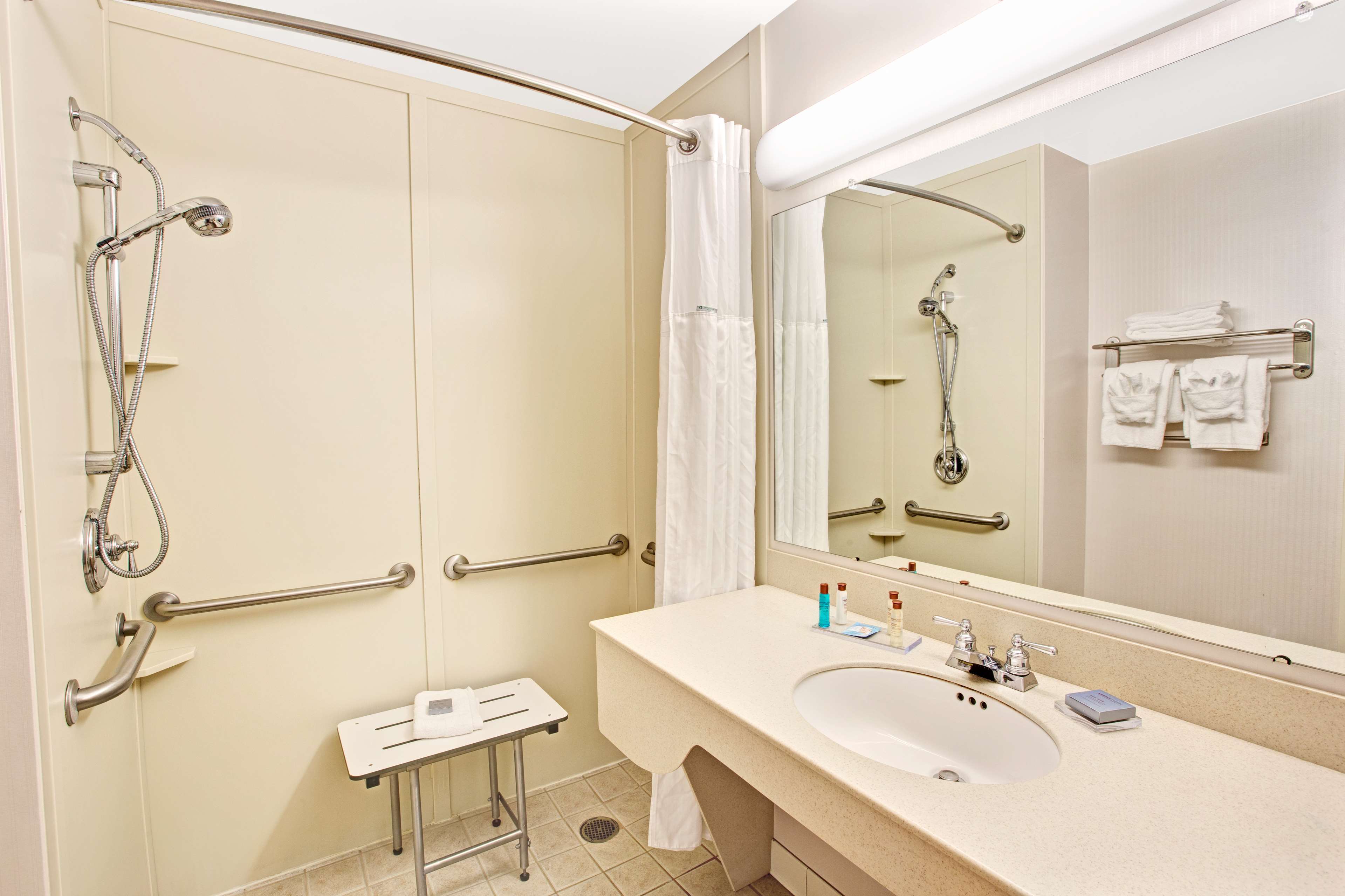 La Quinta Inn & Suites by Wyndham Mooresville