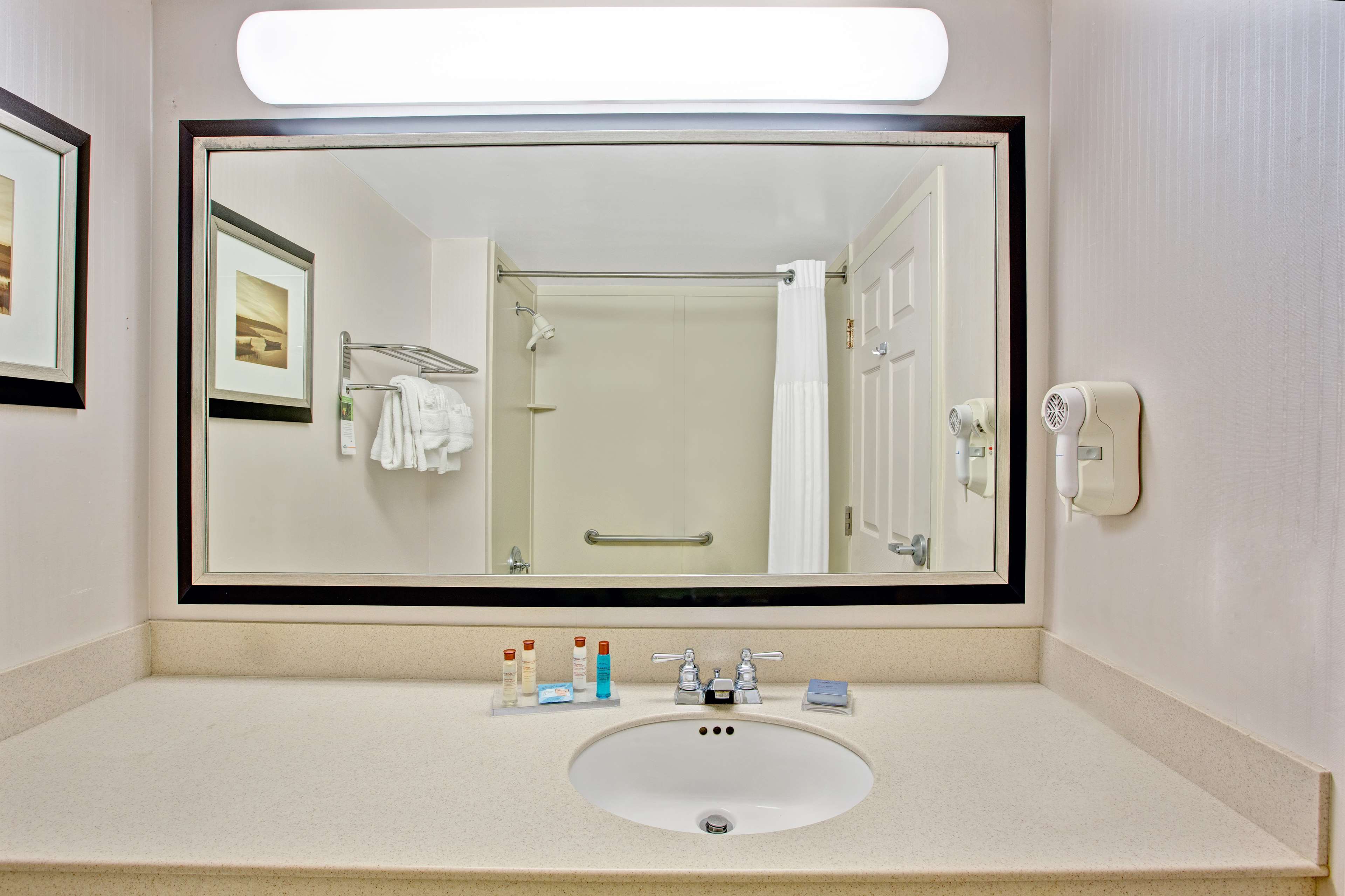 La Quinta Inn & Suites by Wyndham Mooresville