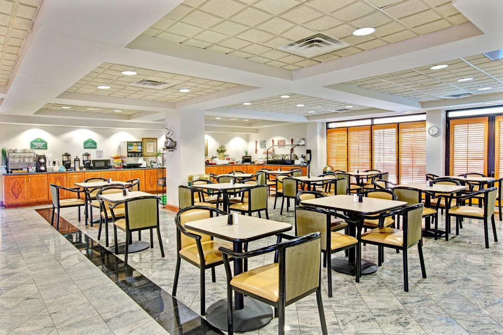 La Quinta Inn & Suites by Wyndham Mooresville