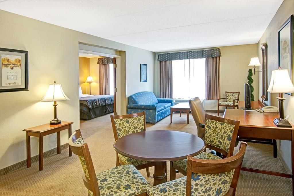 La Quinta Inn & Suites by Wyndham Mooresville